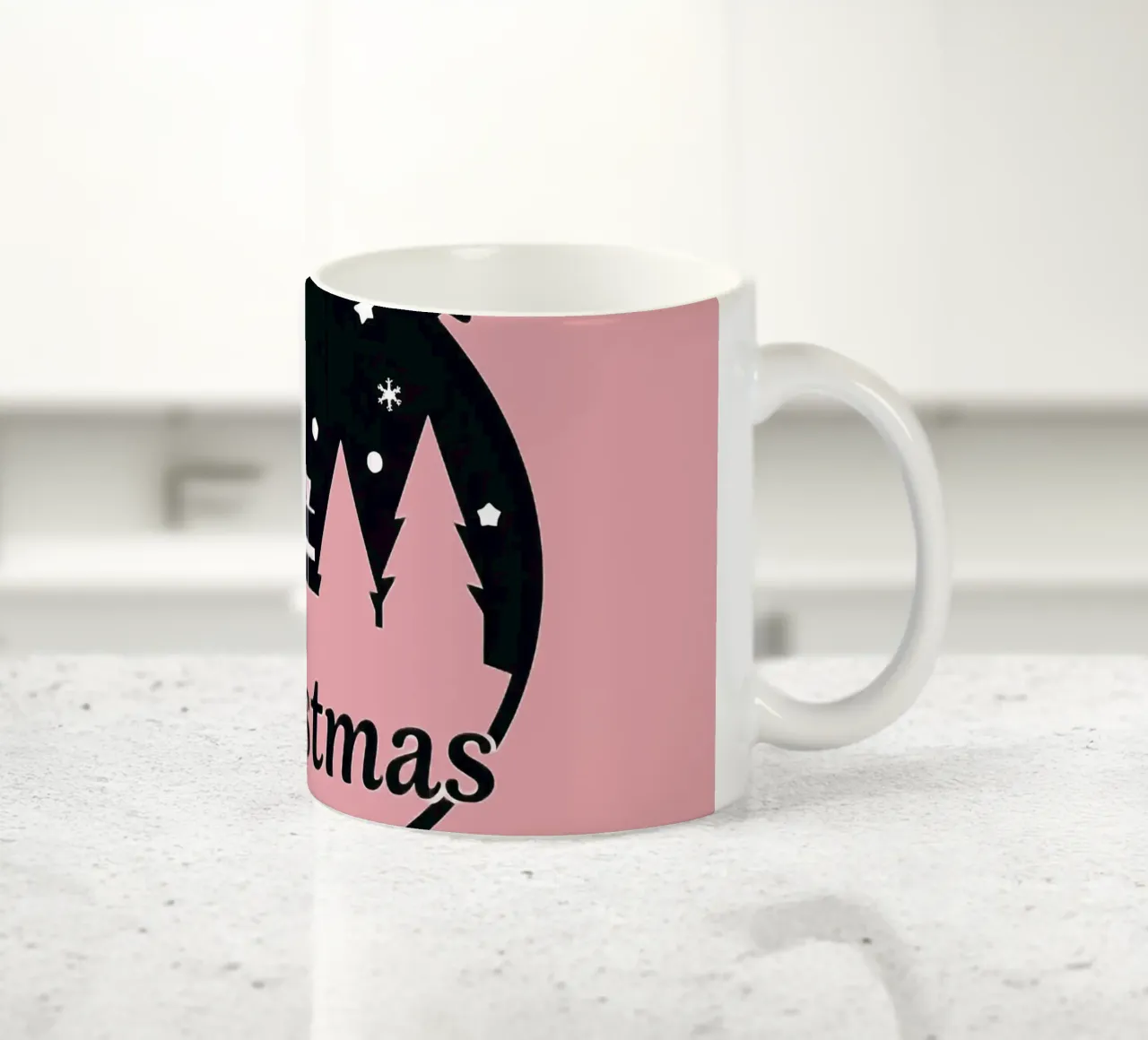 Silhouette di alberi e regali a tema natalizio tazza in ceramica da DesignDoodle
