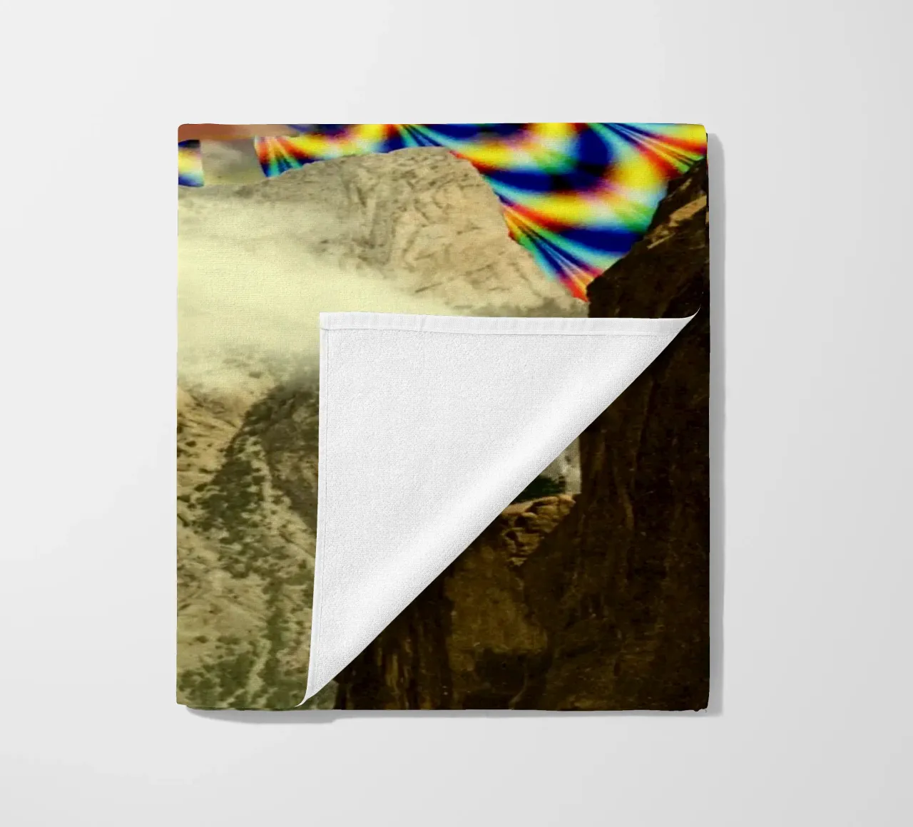 Psychedelic mountain telo mare da PicturaCollage