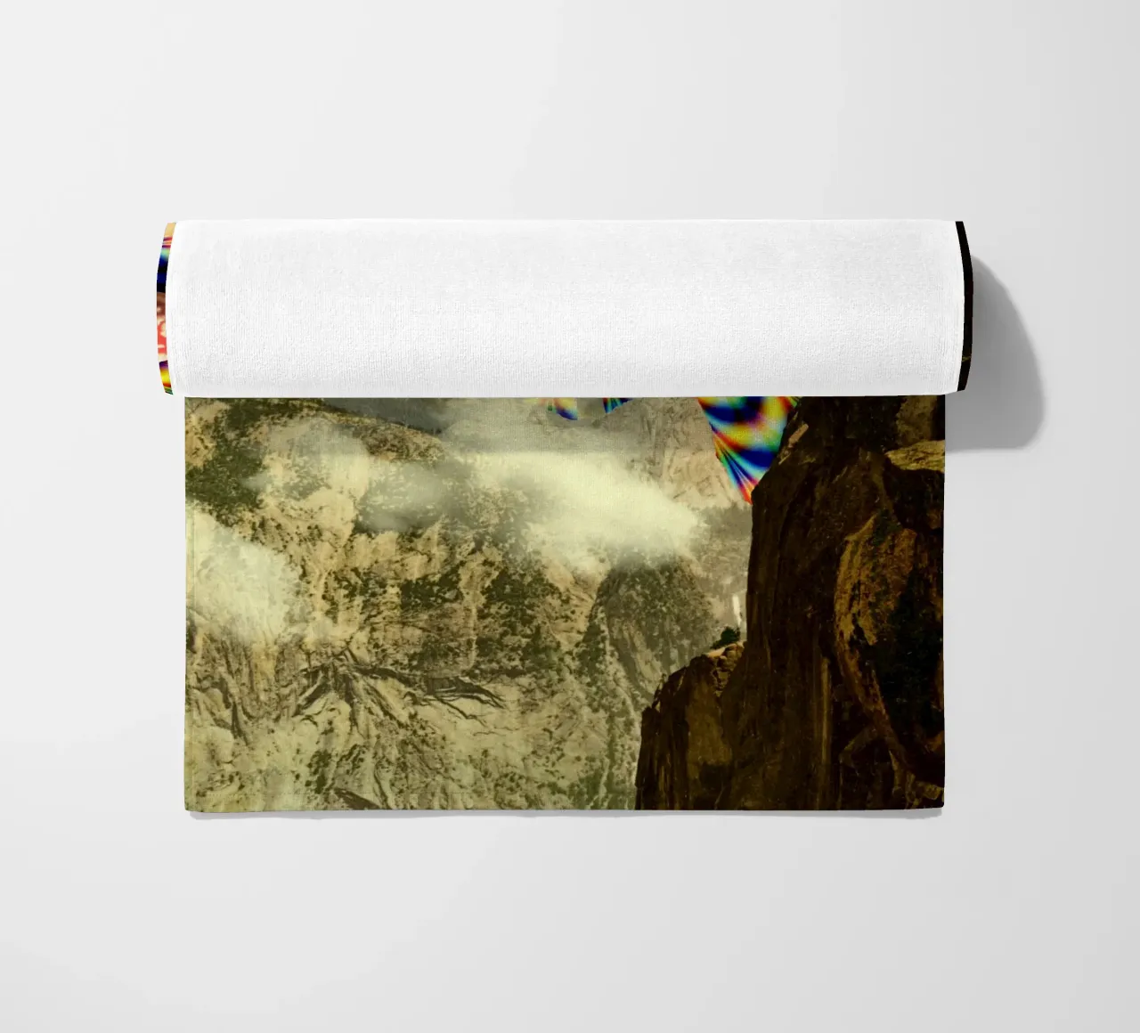 Psychedelic mountain telo mare da PicturaCollage