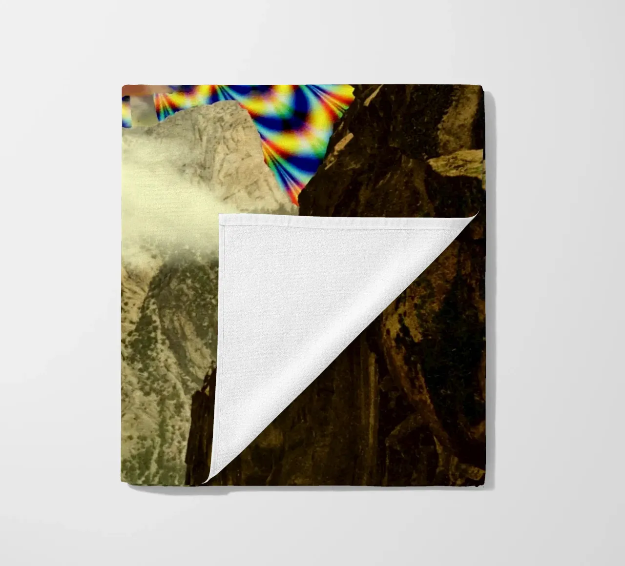 Psychedelic mountain telo mare da PicturaCollage