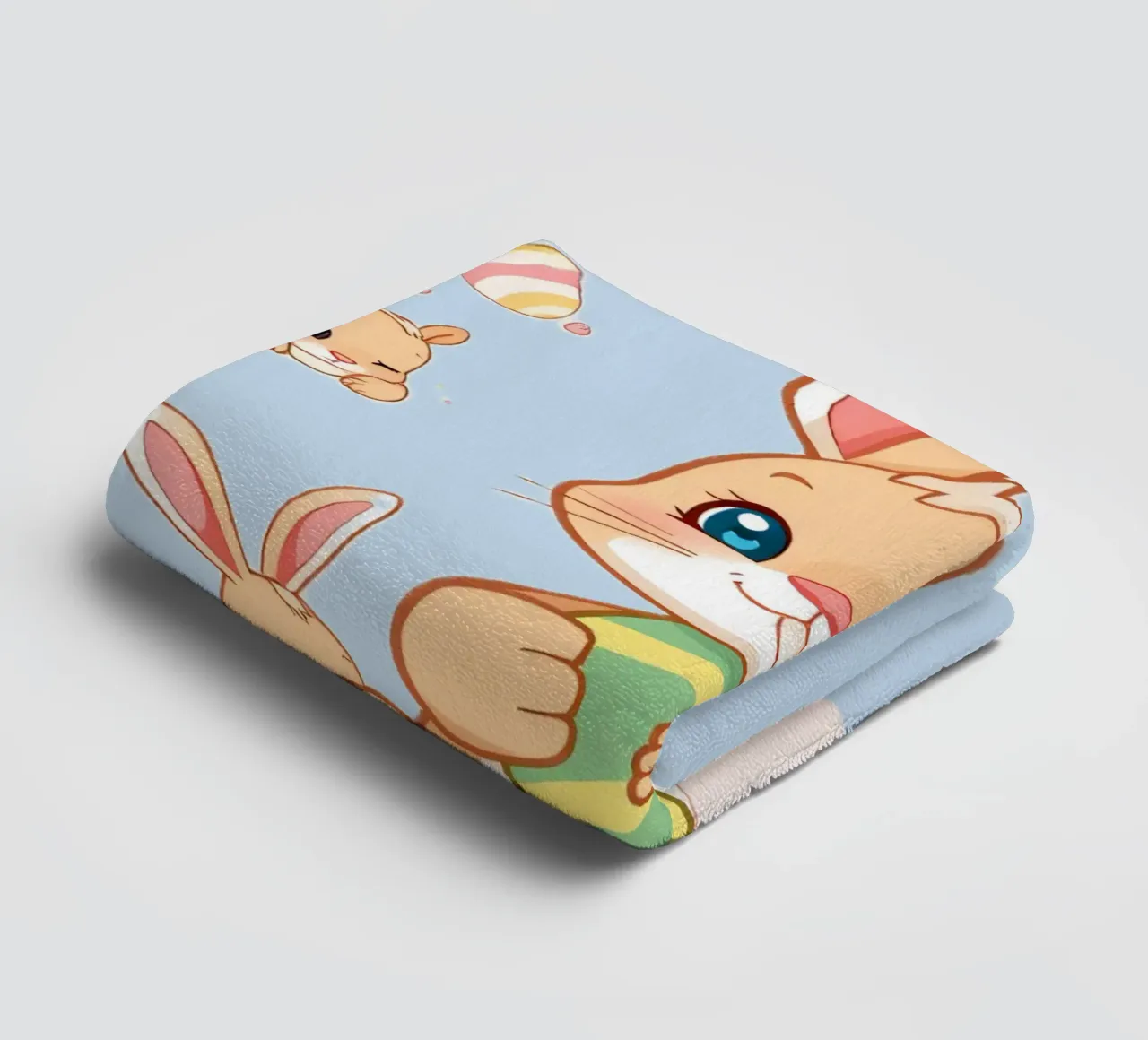 lapin de dessin animé tenant un oeuf de Pâques, bébé lapin enjoué serviette de bain de DesignDoodle