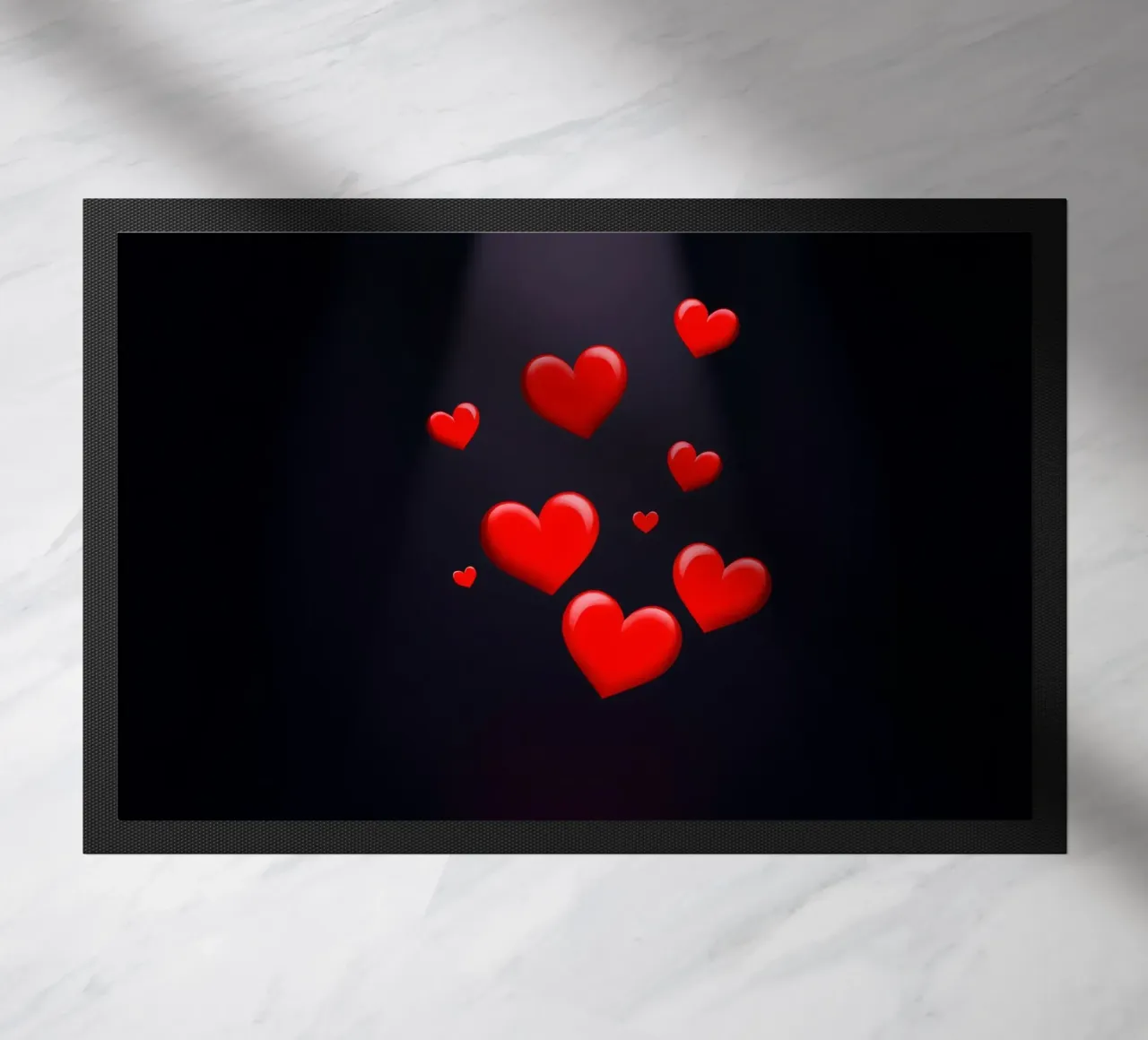 Cuori rossi che fluttuano sopra una piattaforma circolare zerbino da DesignDoodle