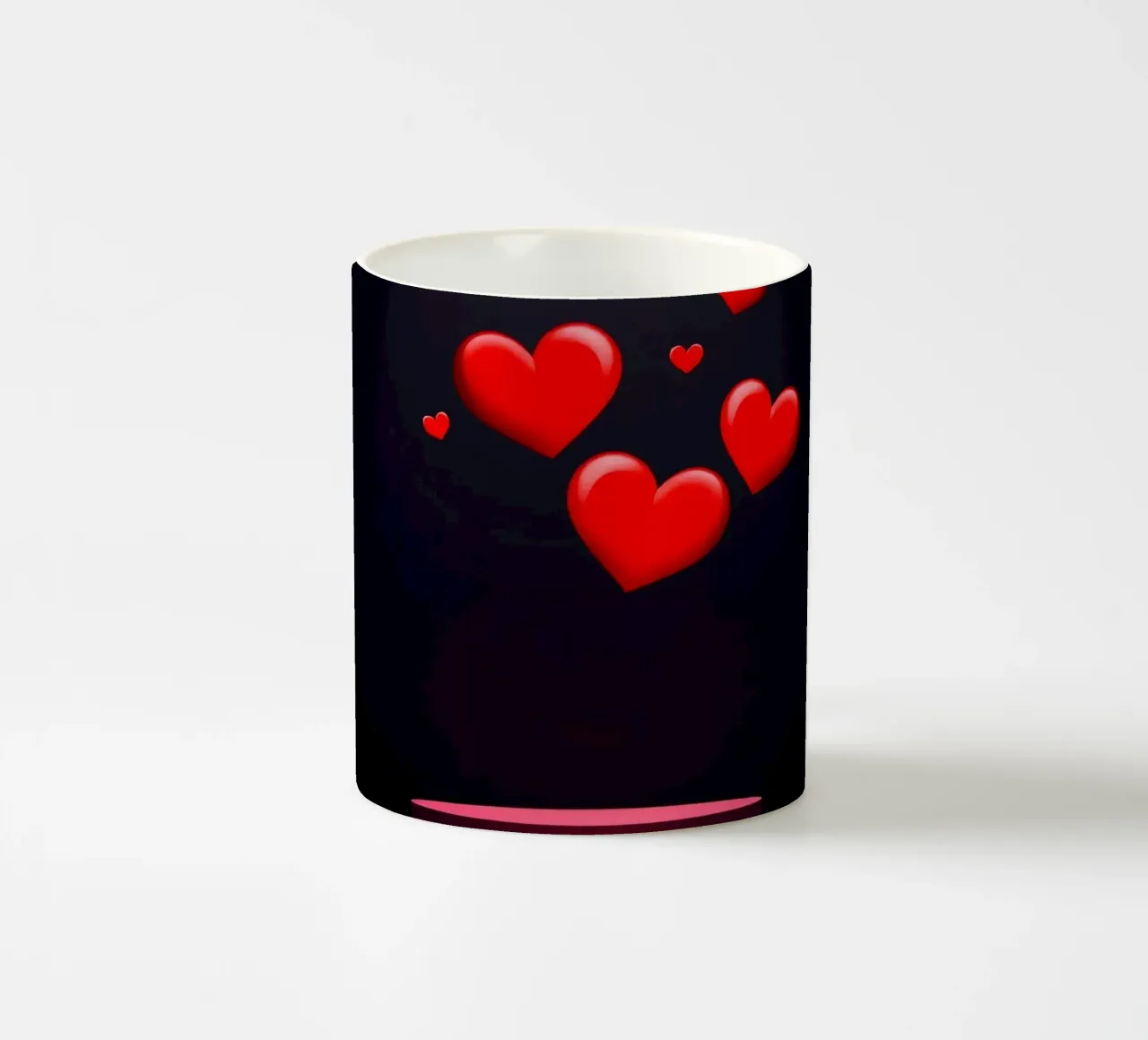 Cuori rossi che fluttuano sopra una piattaforma circolare tazza in ceramica da DesignDoodle