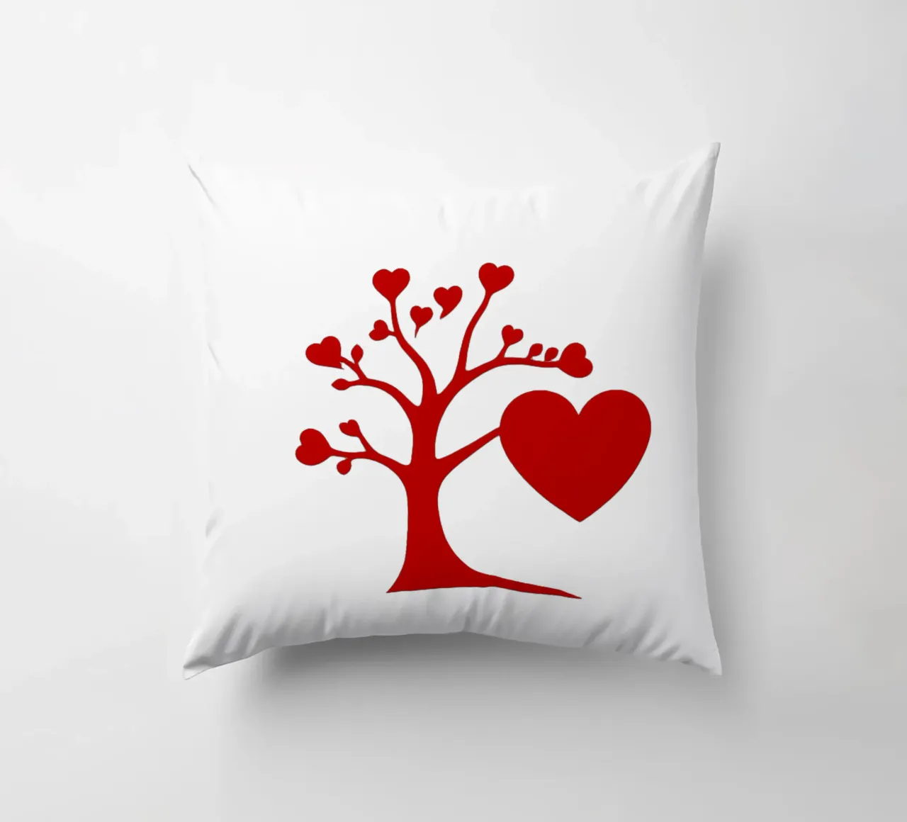 Un albero rosso vibrante, ornato di cuori, simboleggia l'amore. cuscino da DesignDoodle
