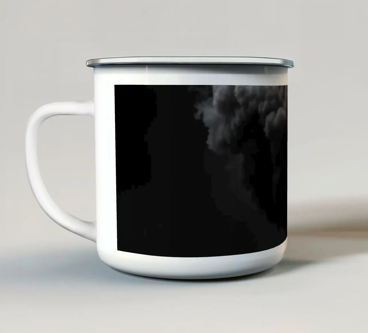 Formazione nuvolosa scura e vorticosa su uno sfondo tenue tazza in smalto da DesignDoodle