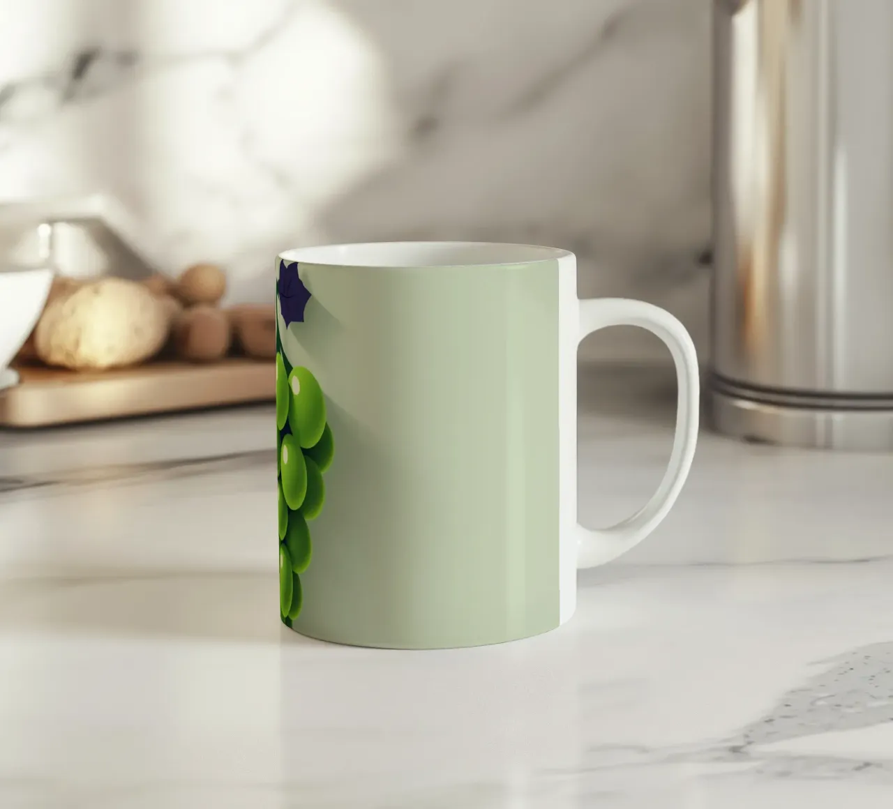Eine Traube grüner Weintrauben wirft weiche Schatten Keramik Tasse von DesignDoodle