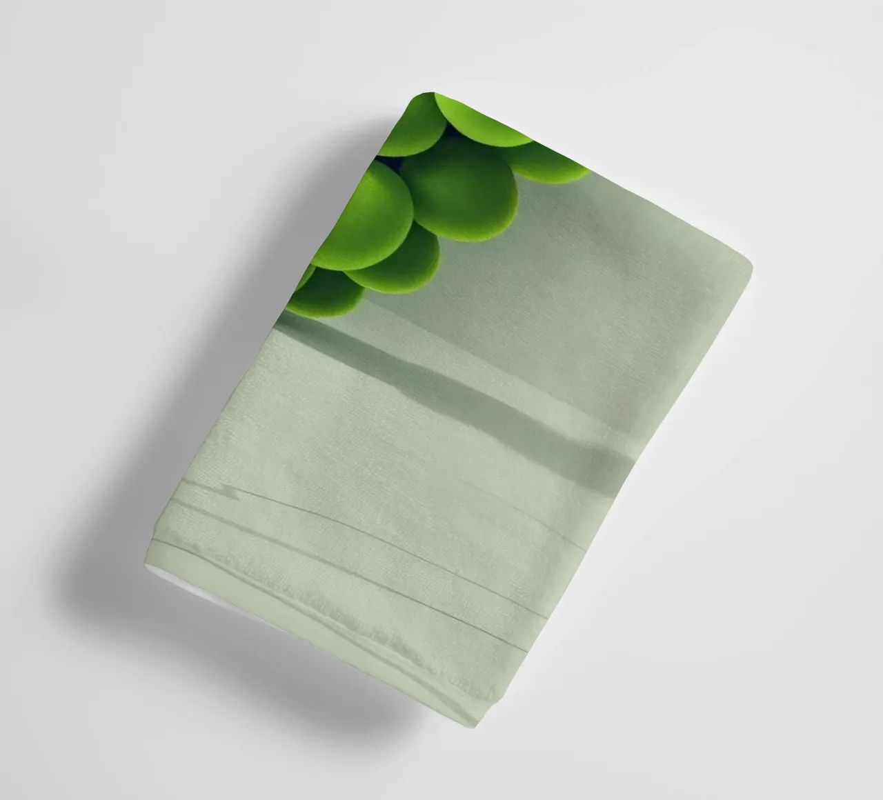 Un grappolo d'uva verde proietta ombre morbide asciugamano da bagno da DesignDoodle