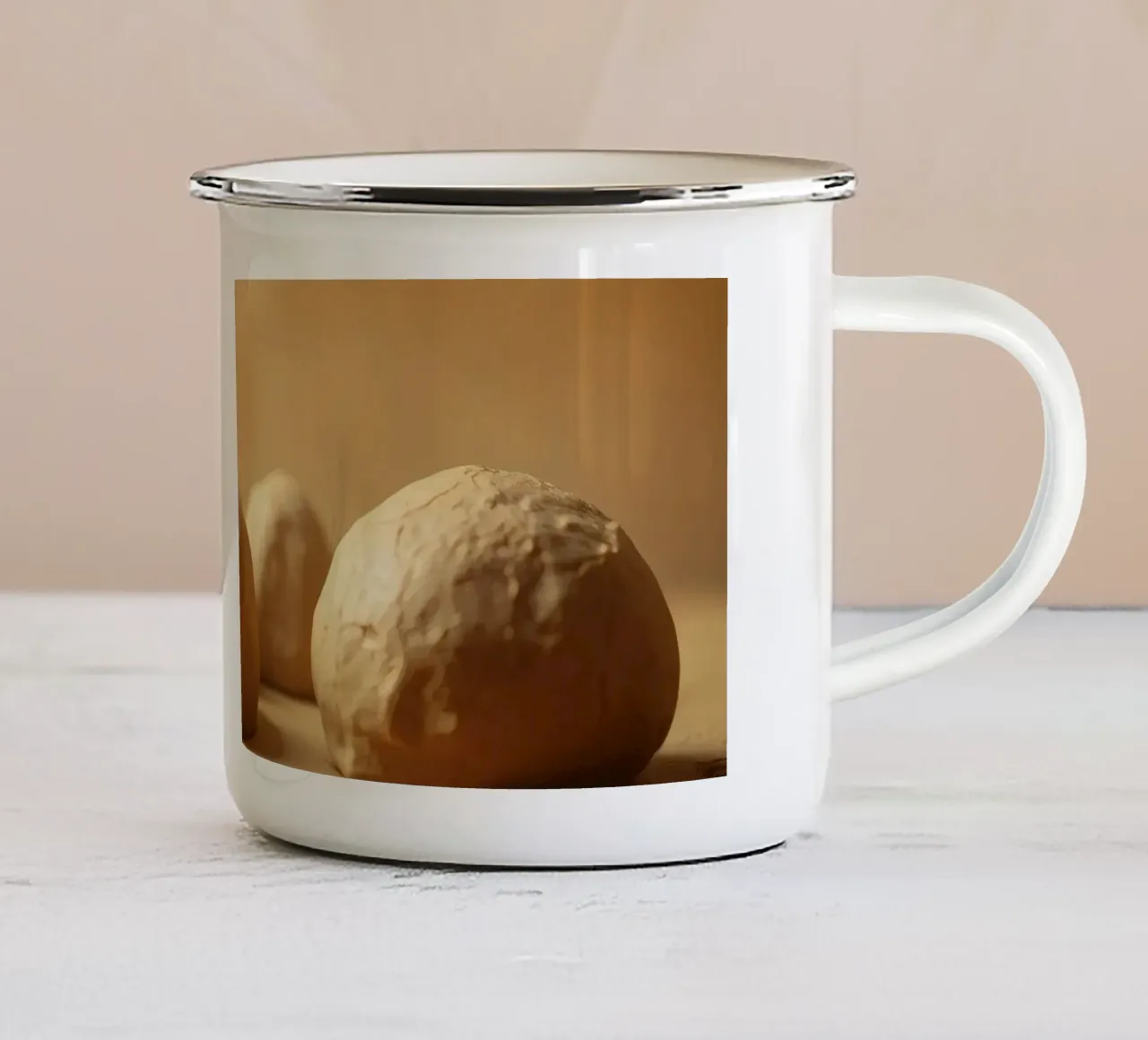 Le sculture in argilla presentano forme e texture uniche tazza in smalto da DesignDoodle