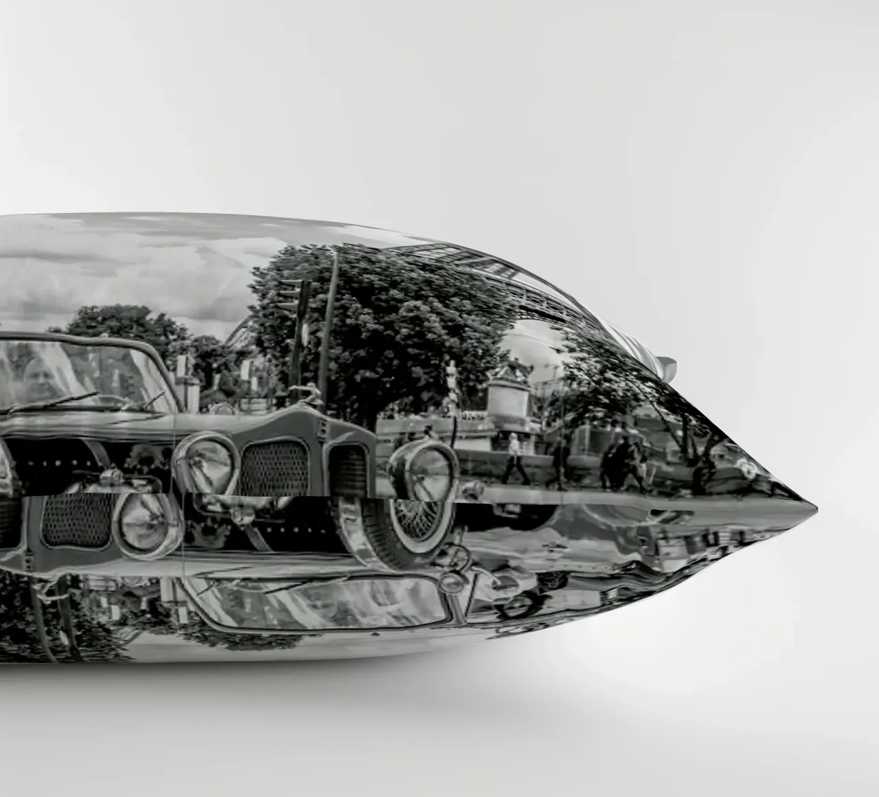 Vintage Car & Eiffel cuscino da Magdalena Martin Photography