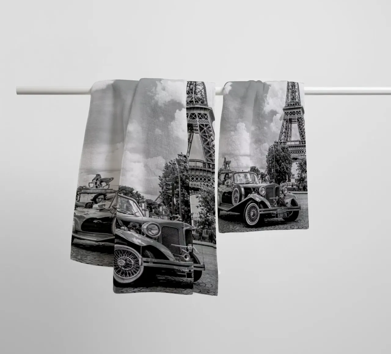 Vintage Car & Eiffel asciugamano da bagno da Magdalena Martin Photography