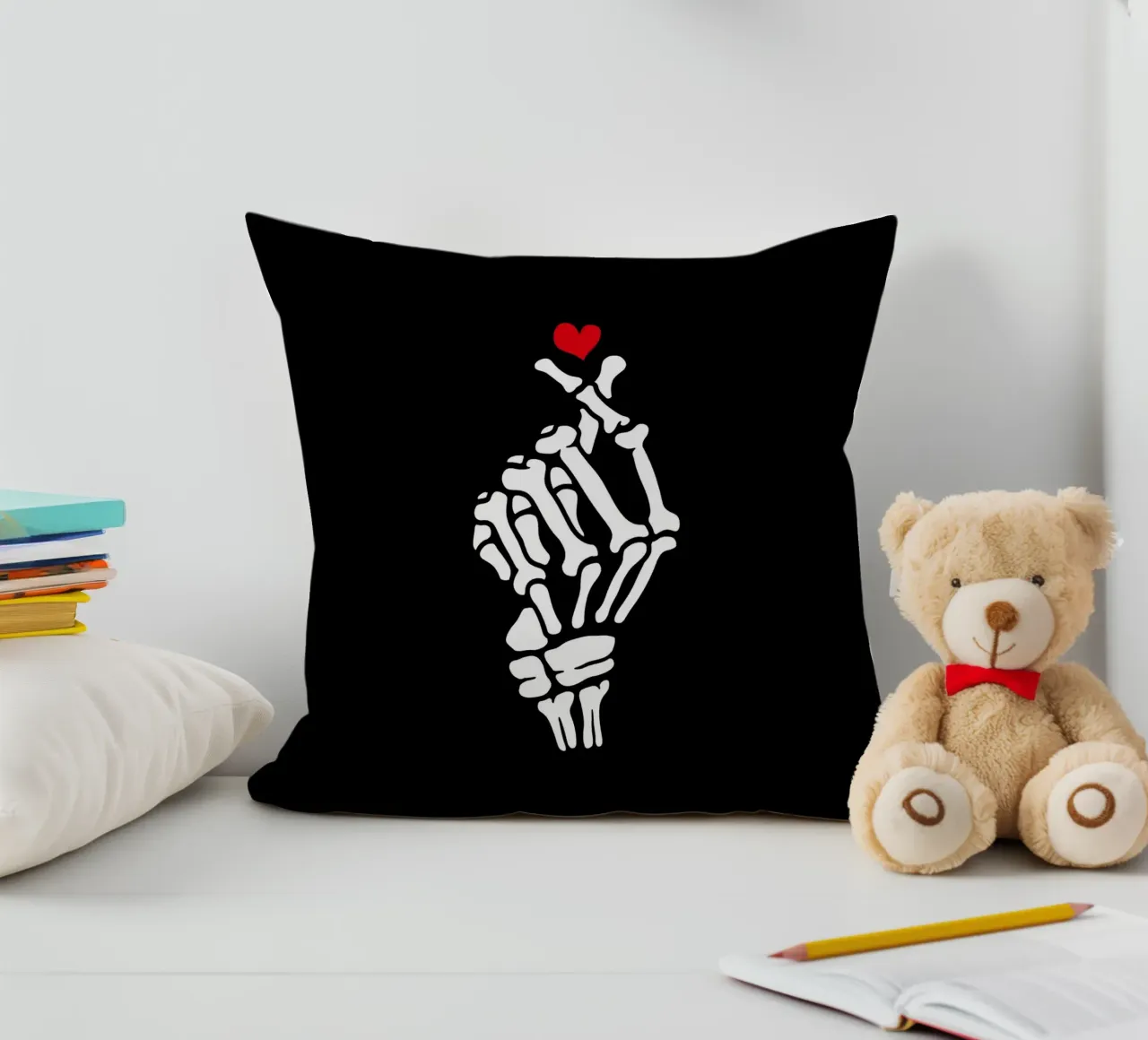 Scheletro cuore mano cuscino da Tobe Fonseca