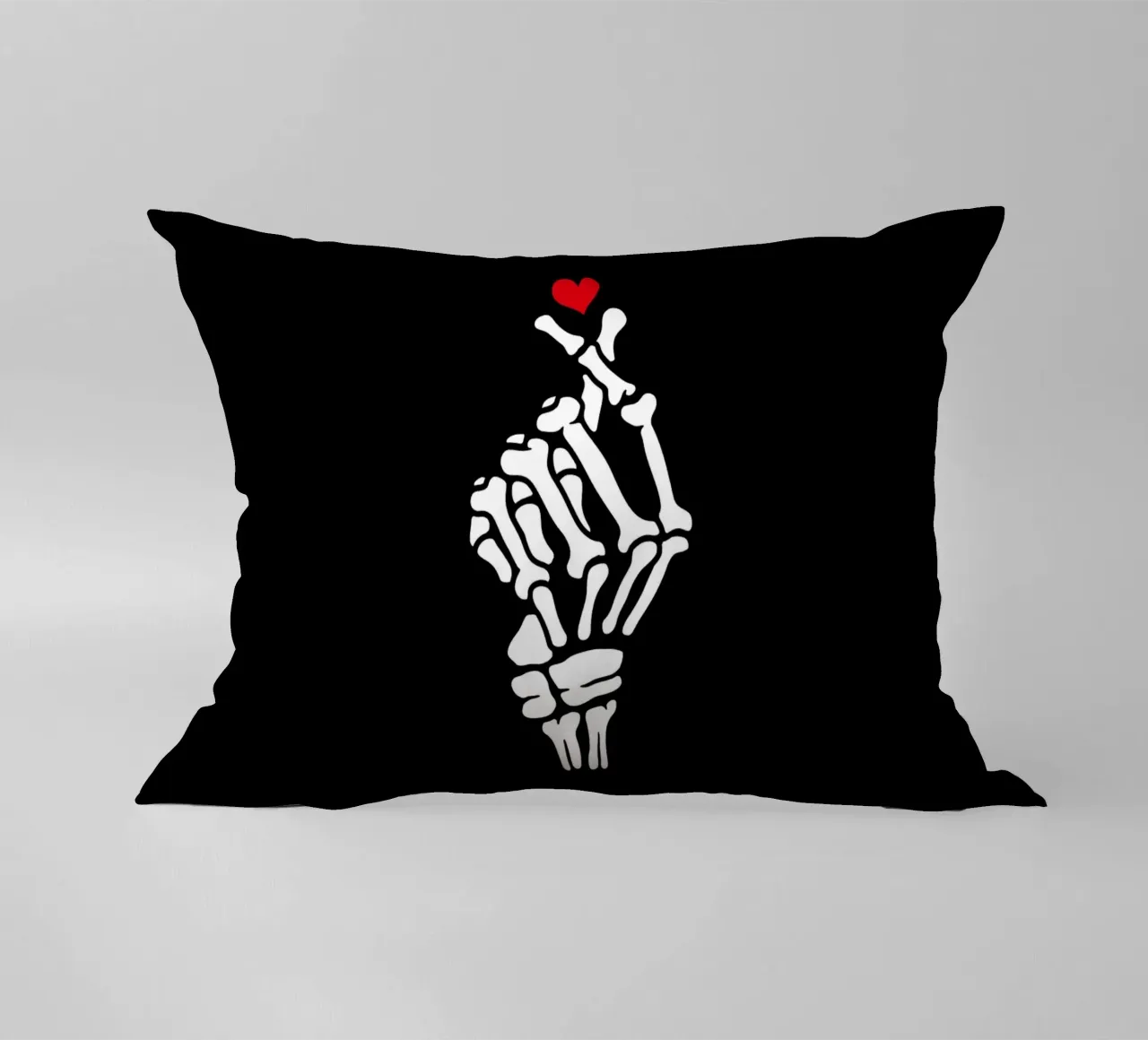 Scheletro cuore mano cuscino da Tobe Fonseca