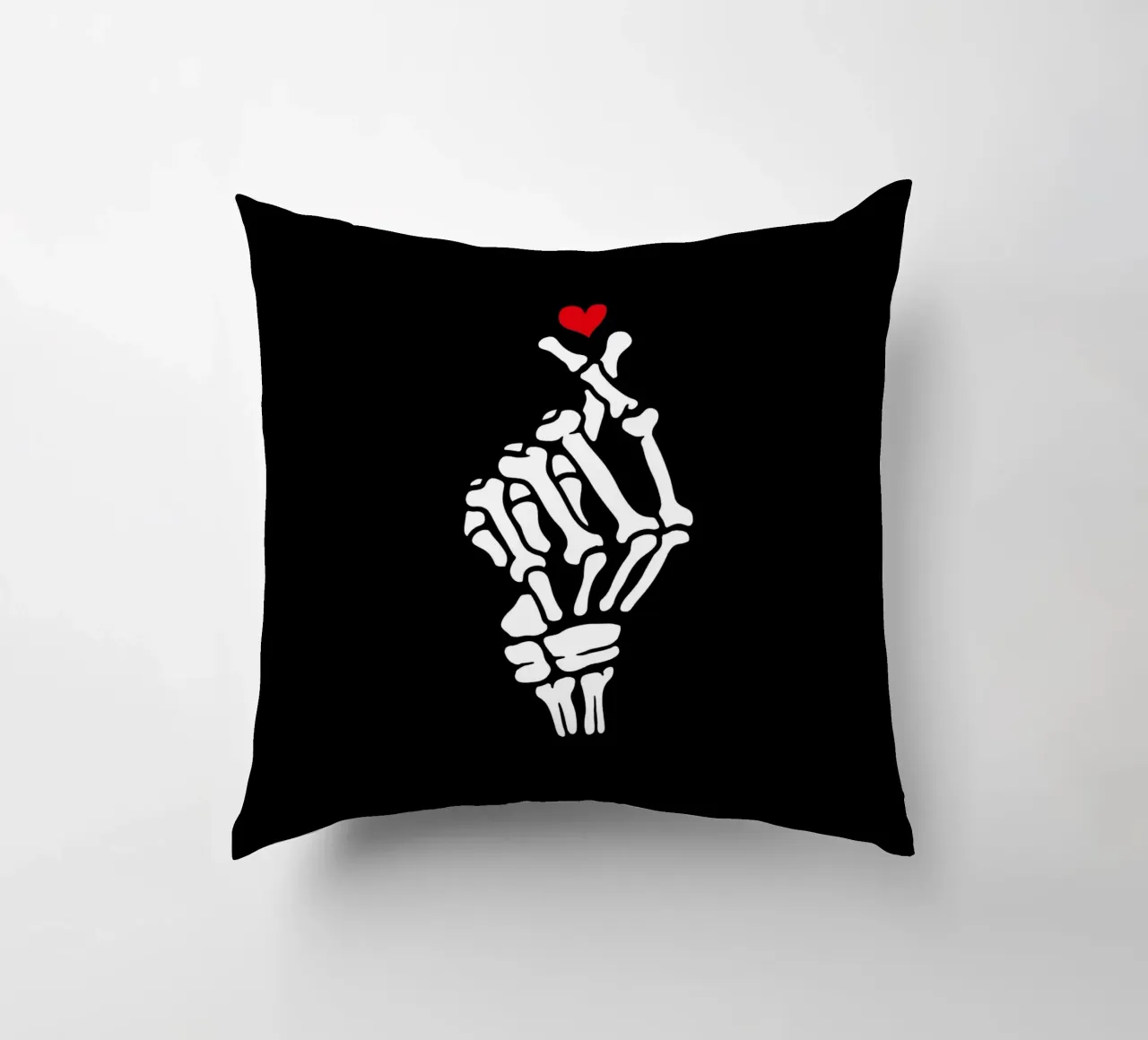 Scheletro cuore mano cuscino da Tobe Fonseca