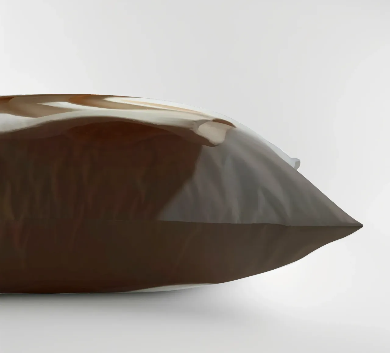 Elegante pezzo scultoreo bianco che mostra forme fluide cuscino da DesignDoodle
