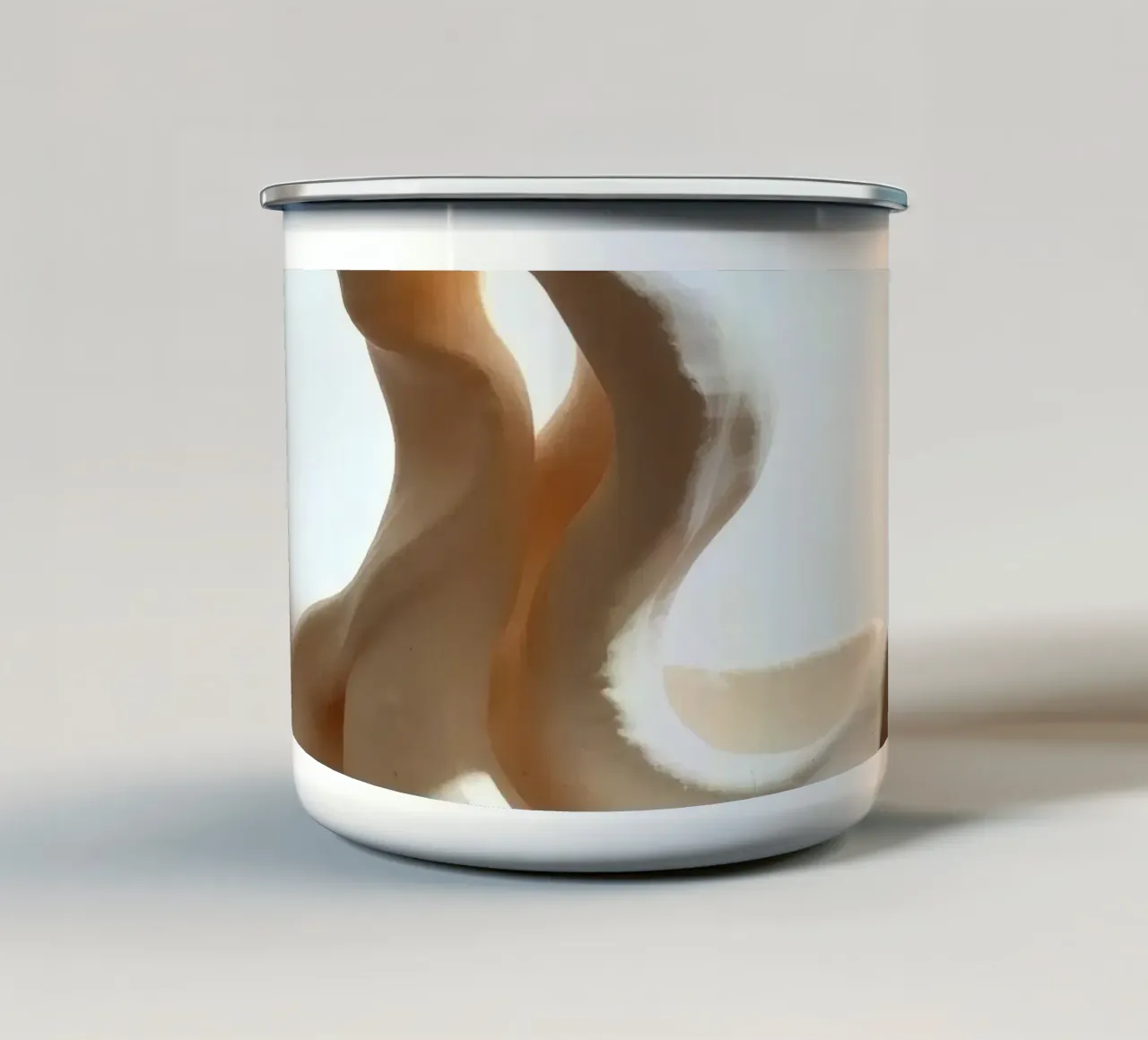 Elegante pezzo scultoreo bianco che mostra forme fluide tazza in smalto da DesignDoodle