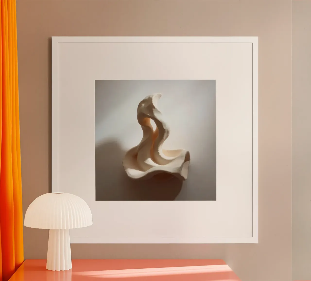 Élégante pièce sculpturale blanche aux formes fluides hahnemühle de DesignDoodle