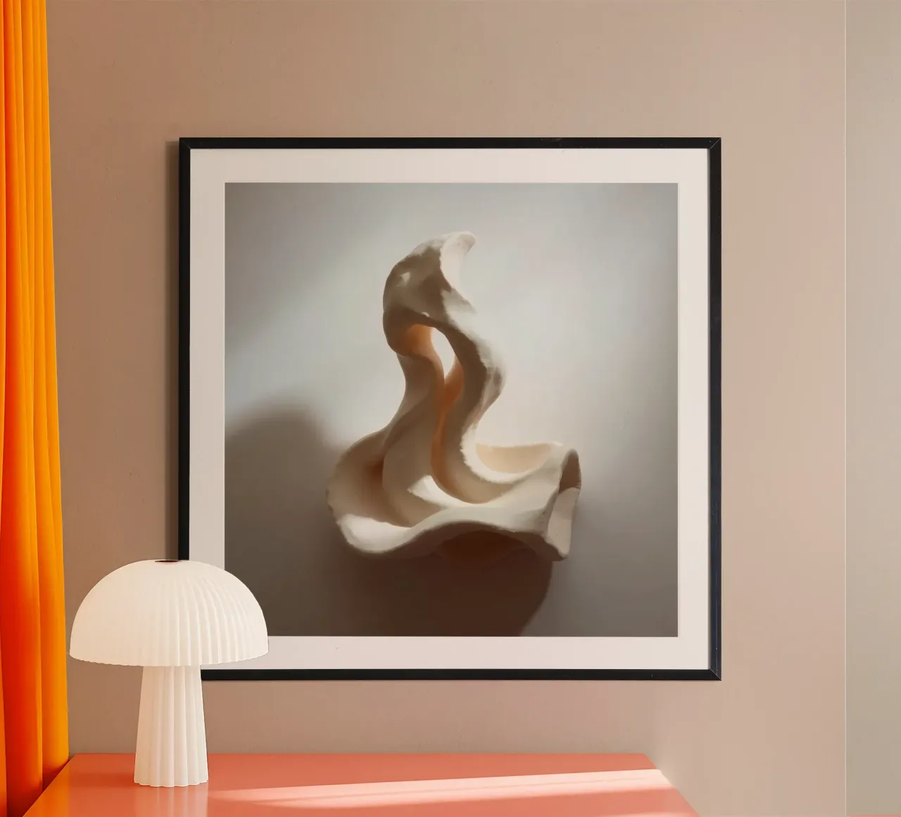 Élégante pièce sculpturale blanche aux formes fluides hahnemühle de DesignDoodle