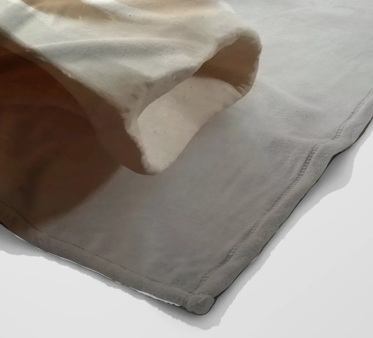 Elegante pezzo scultoreo bianco che mostra forme fluide coperta in pile da DesignDoodle