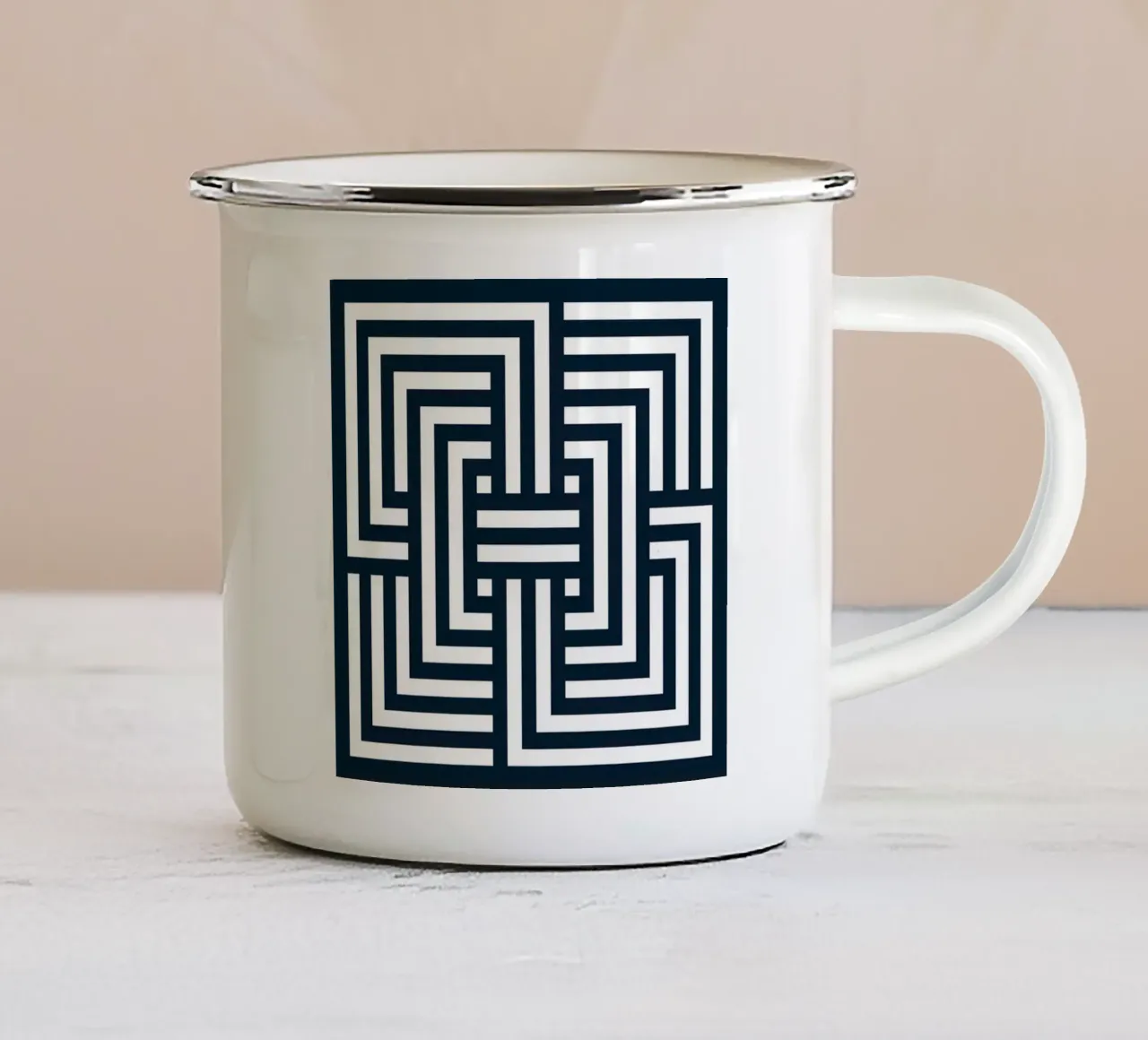Labirinto geometrico intrecciato tazza in smalto da Kt10 Designs