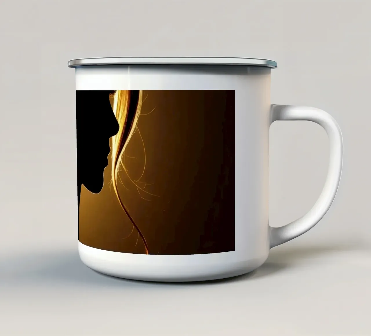 Silhouette di una donna con capelli fluenti illuminata da una luce calda tazza in smalto da DesignDoodle