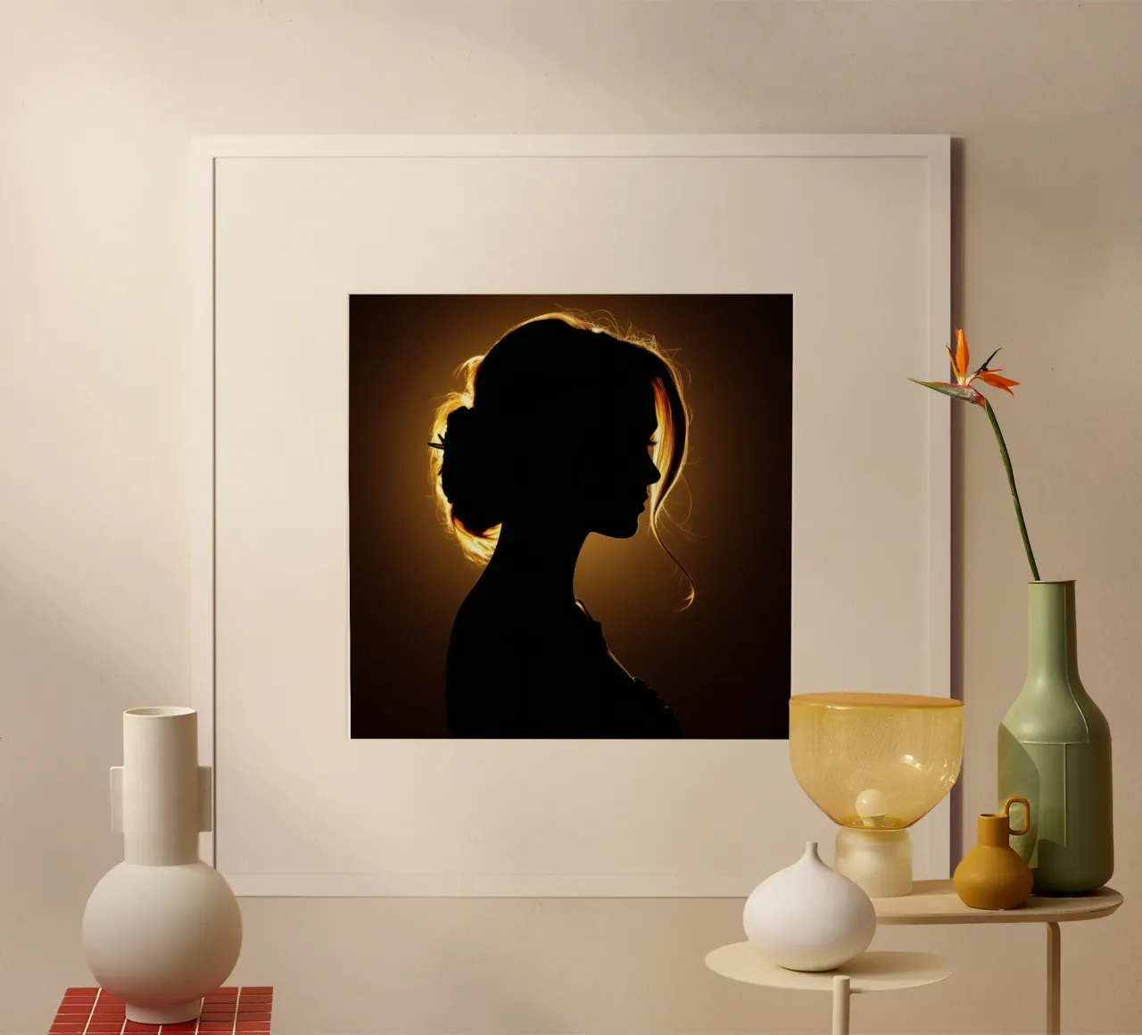 Silhouette di una donna con capelli fluenti illuminata da una luce calda poster con telaio in alluminio da DesignDoodle