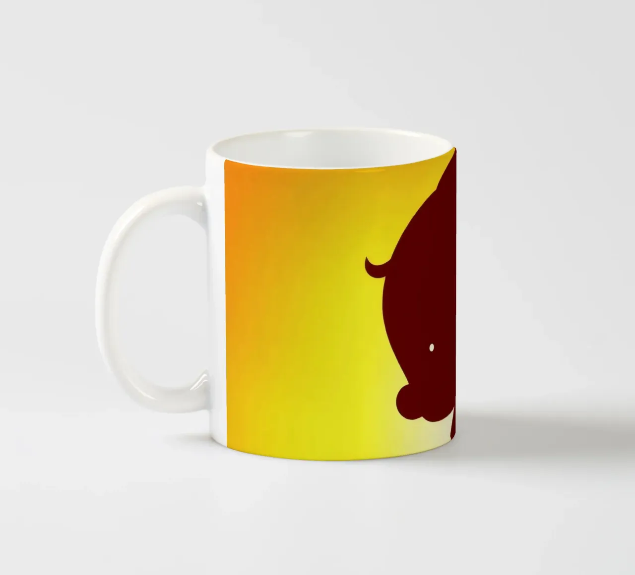 Silhouette di un bambino che fa gesti giocosi tazza in ceramica da DesignDoodle