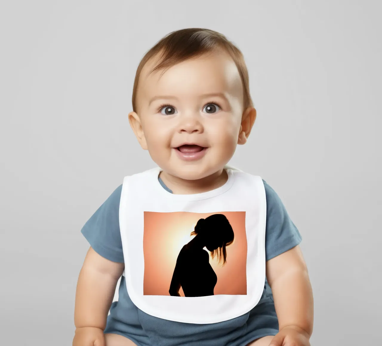 Silhouette di una donna in uno splendido tramonto bavaglino da DesignDoodle