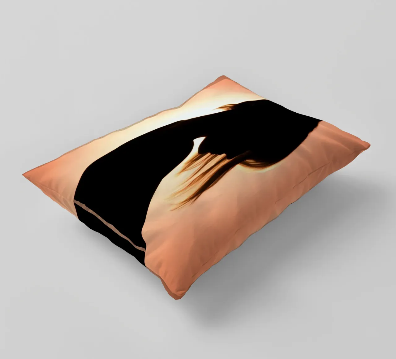 Silhouette di una donna in uno splendido tramonto cuscino da DesignDoodle