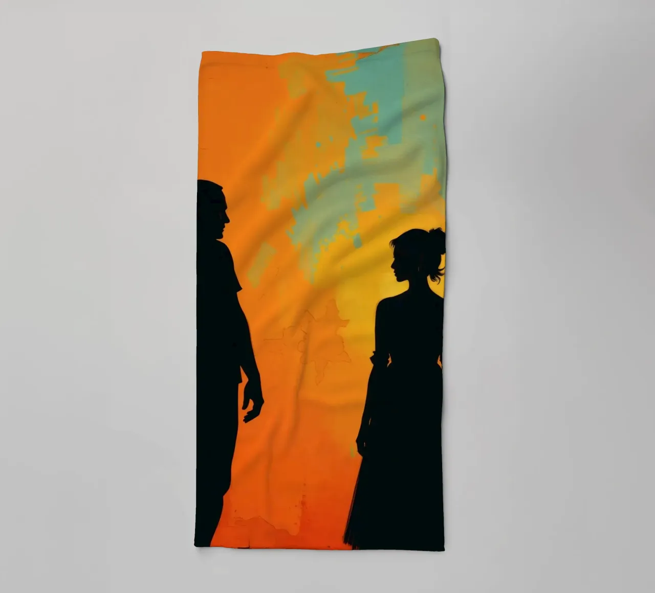 Coppia di sposi in un tramonto dai colori caldi e vivaci asciugamano da bagno da DesignDoodle