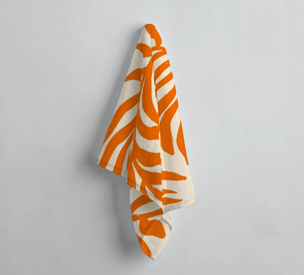 Orange Silhouette Strukturierter Zweig 1 Handtuch von Wackapacka