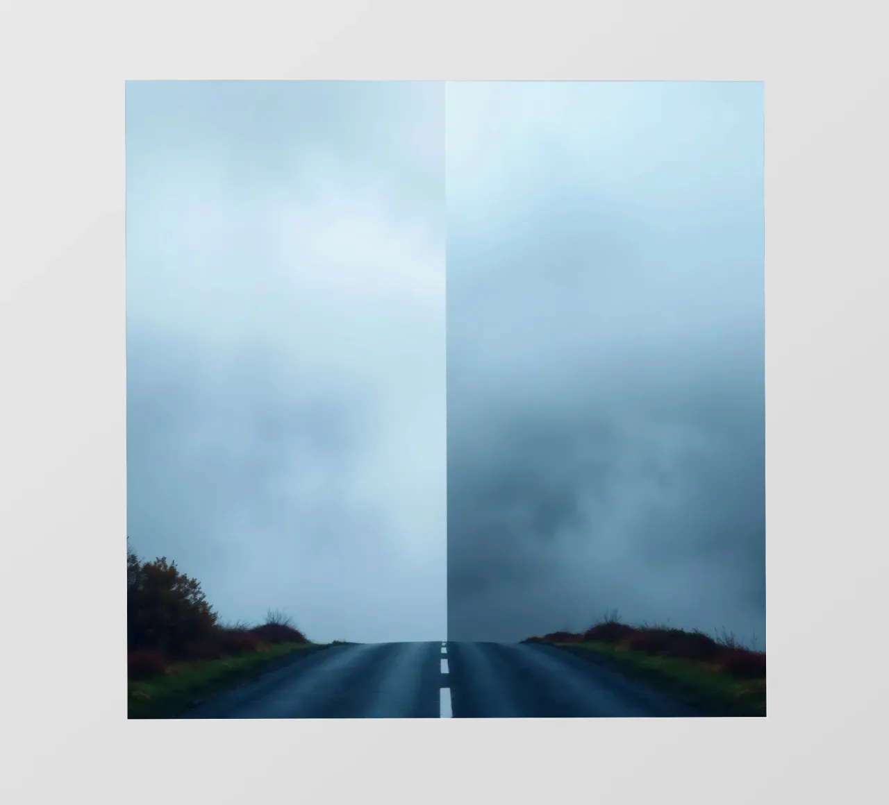 la strada si inoltra nella nebbia, con il verde su entrambi i lati pellicola backlit da DesignDoodle