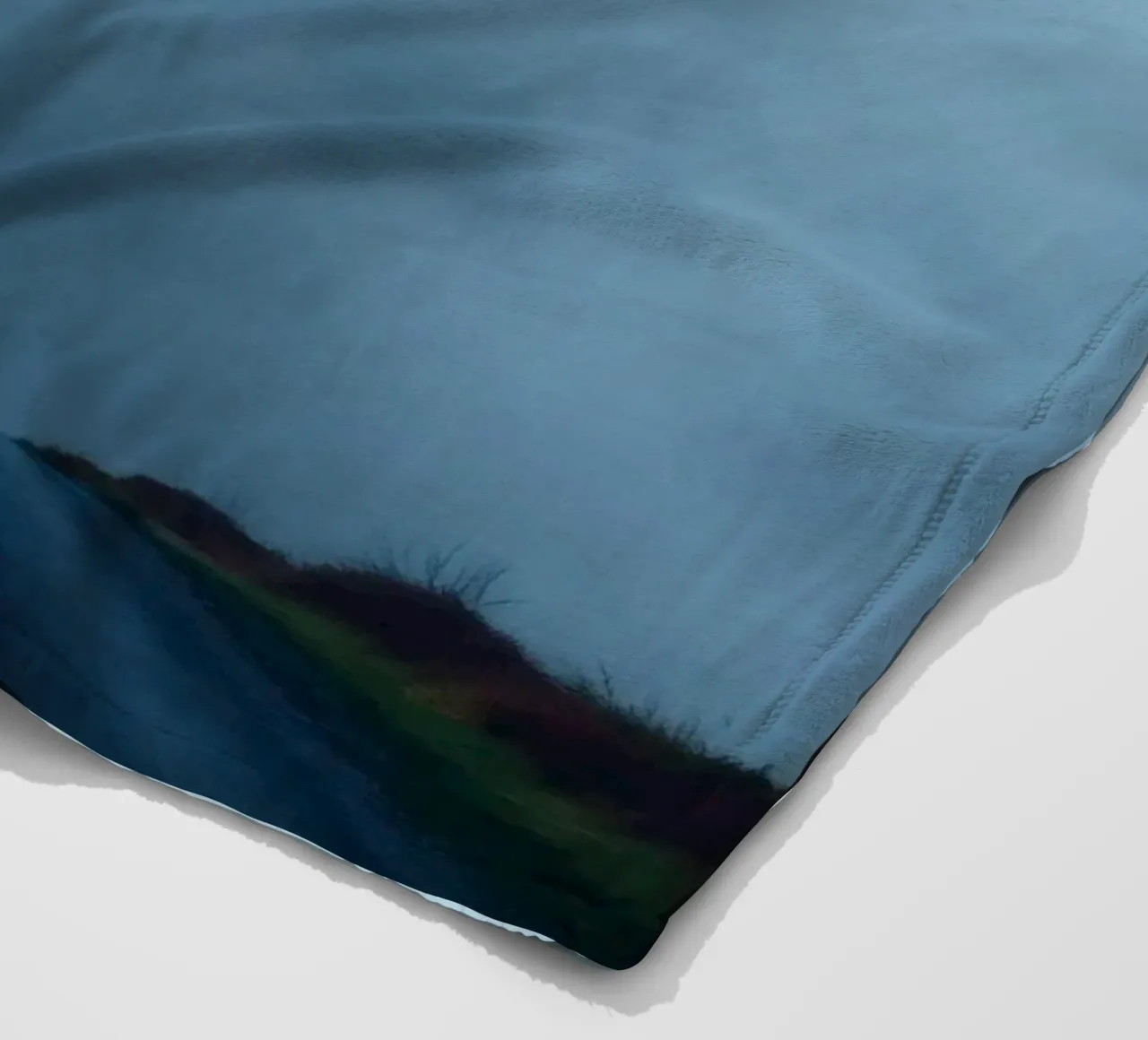 la strada si inoltra nella nebbia, con il verde su entrambi i lati coperta in pile da DesignDoodle