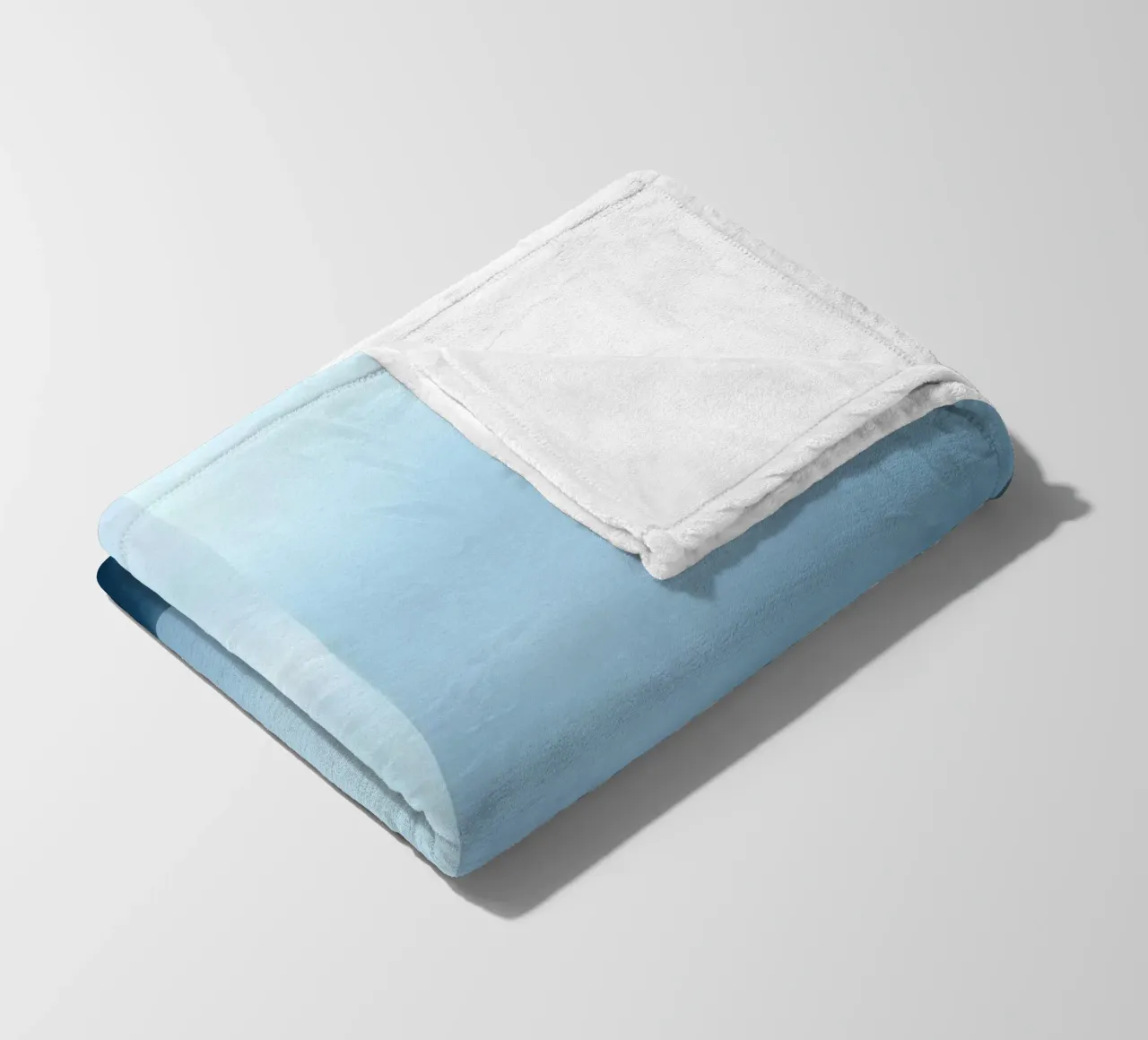 la strada si inoltra nella nebbia, con il verde su entrambi i lati coperta in pile da DesignDoodle
