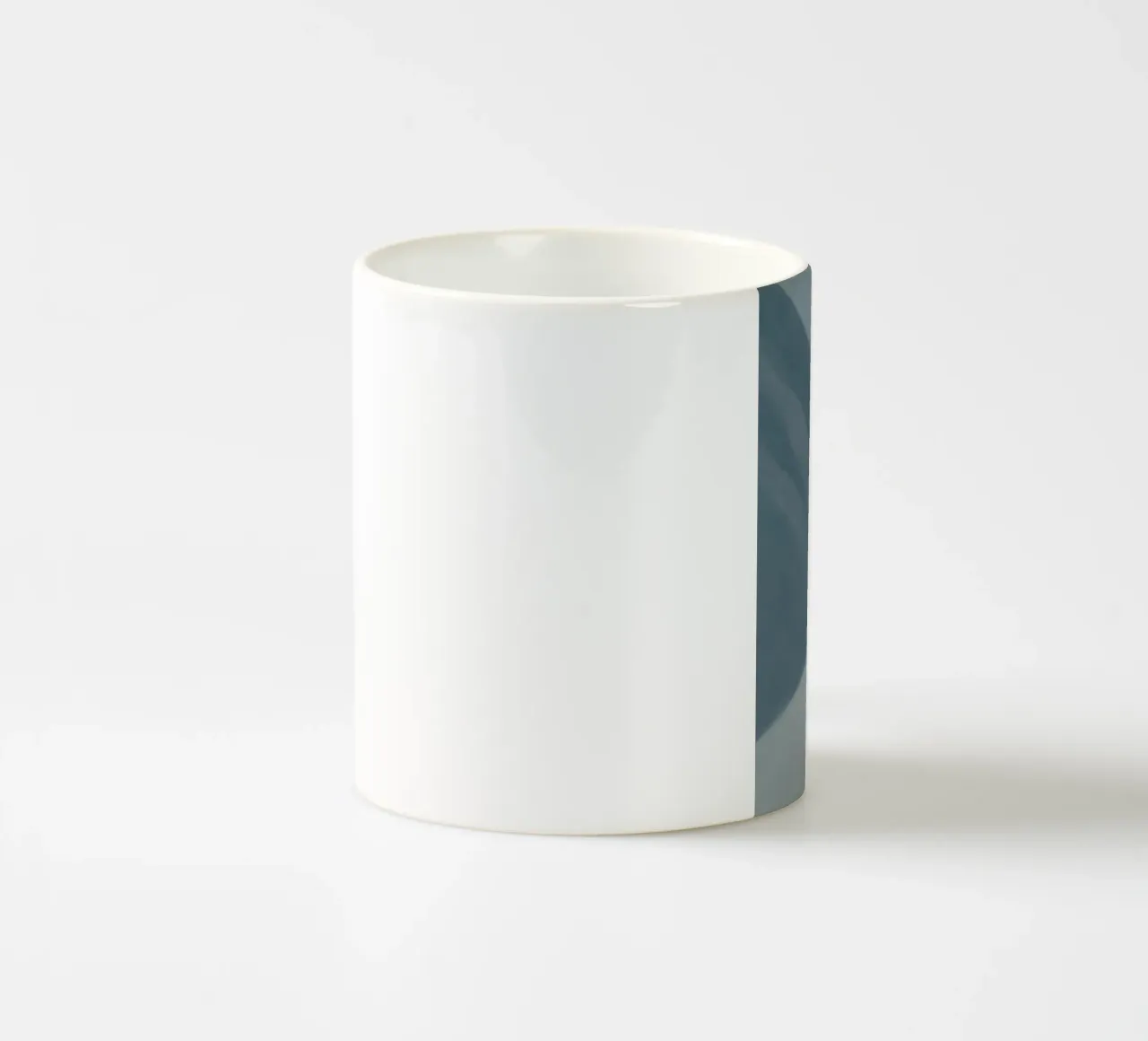 Abstract Blue Gray Skier tazza in ceramica da Mosaic Dialogue