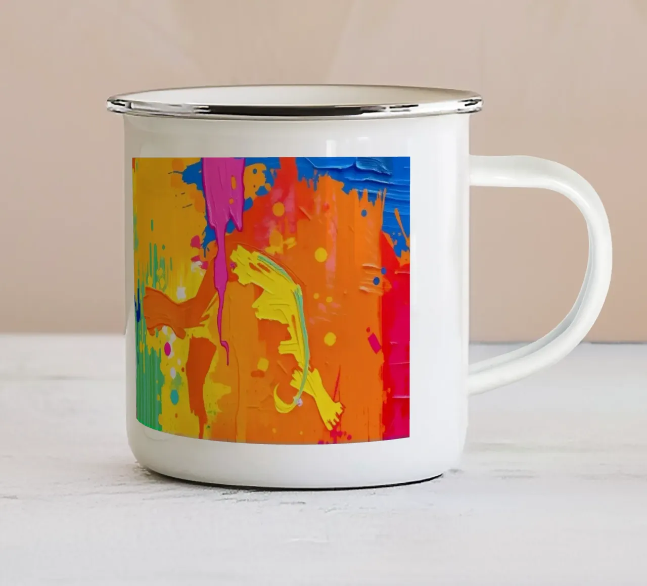 Vivace dipinto astratto che mostra un'esplosione di colori che si mescolano tazza in smalto da DesignDoodle