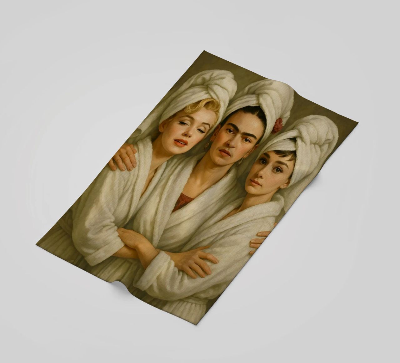 Marilyn Monroe Frida Kahlo Audrey Hepburn in accappatoio telo mare da ARTOMATIC