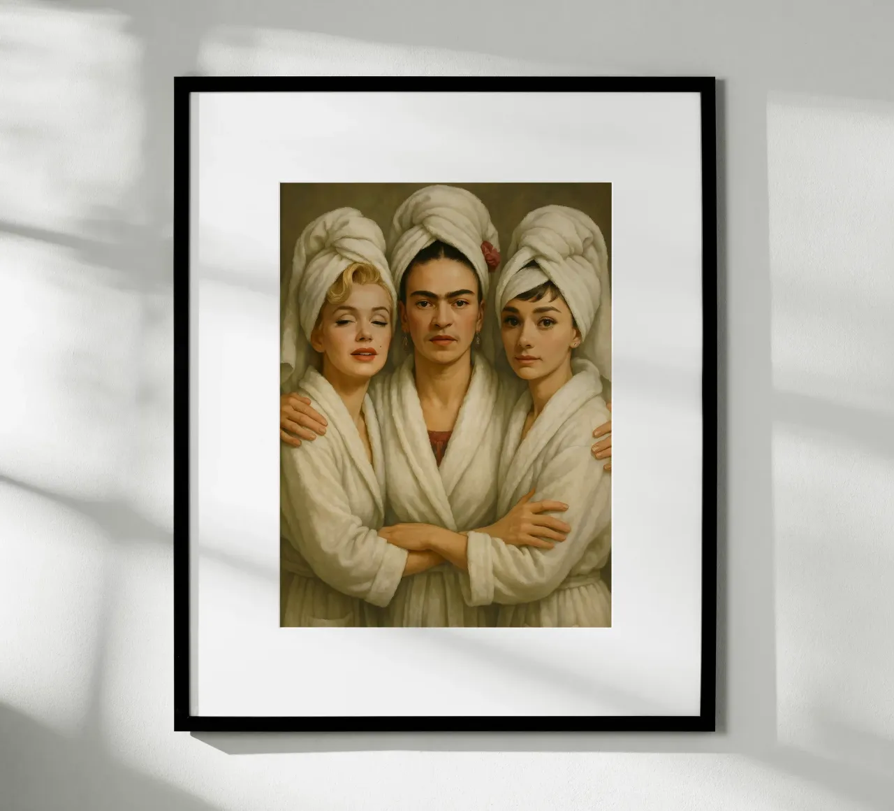 Marilyn Monroe Frida Kahlo Audrey Hepburn in accappatoio poster da ARTOMATIC