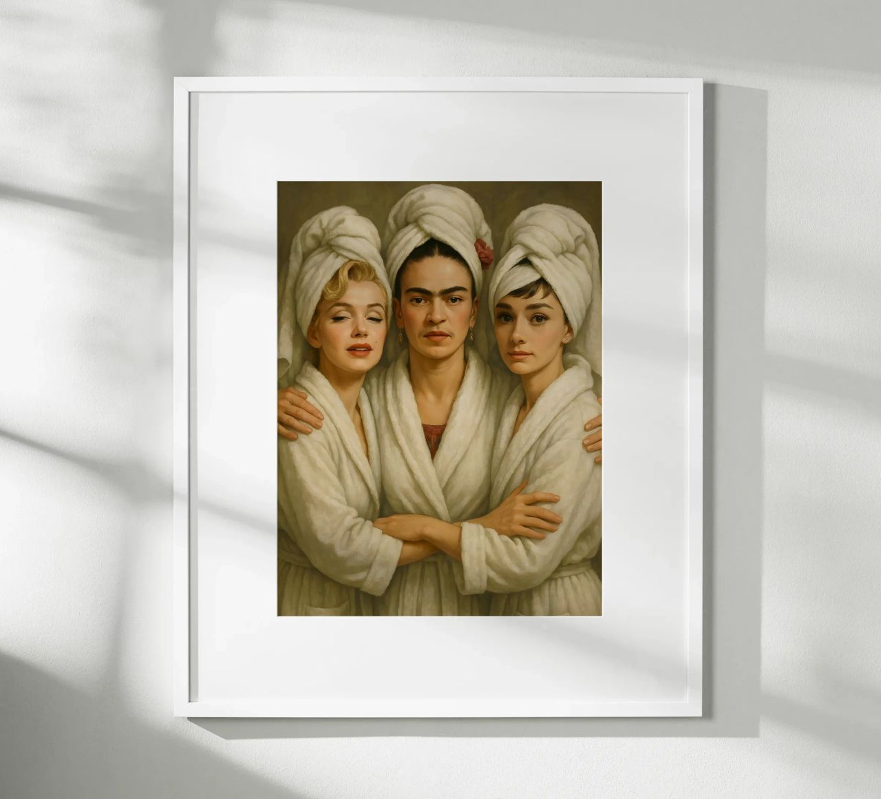 Marilyn Monroe Frida Kahlo Audrey Hepburn in accappatoio carta hahnemühle da ARTOMATIC