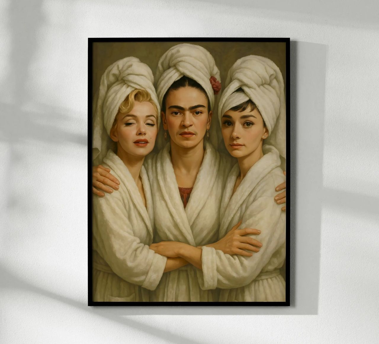 Marilyn Monroe Frida Kahlo Audrey Hepburn in accappatoio carta hahnemühle da ARTOMATIC