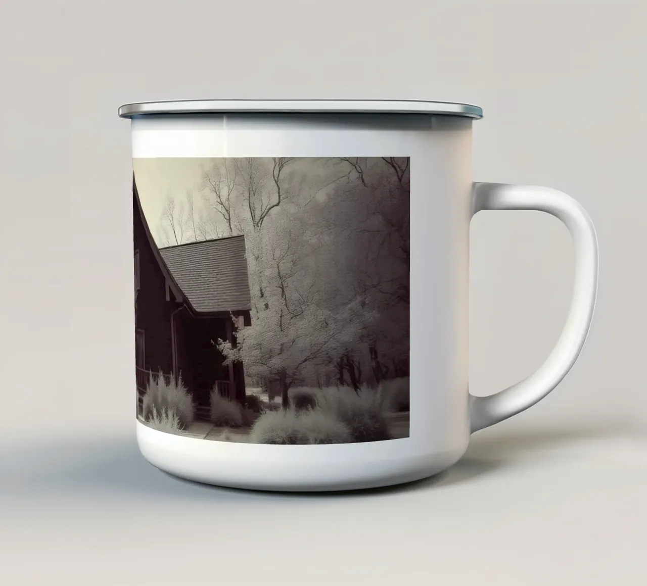 Incantevole casa in legno circondata dal fogliame in una zona tranquilla tazza in smalto da DesignDoodle