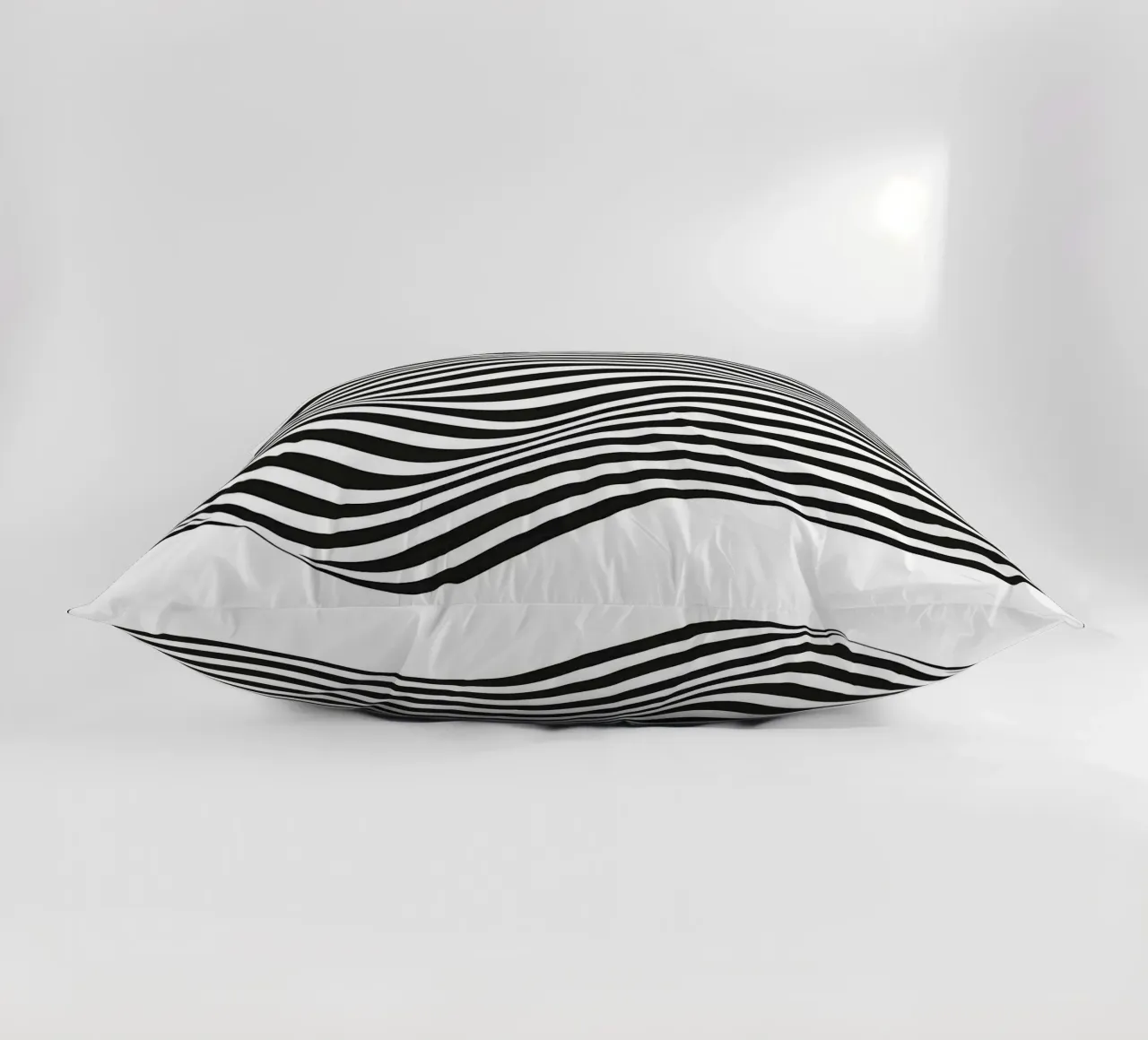 linee ondulate in bianco e nero - illusione ottica cuscino da Janine P McGuire