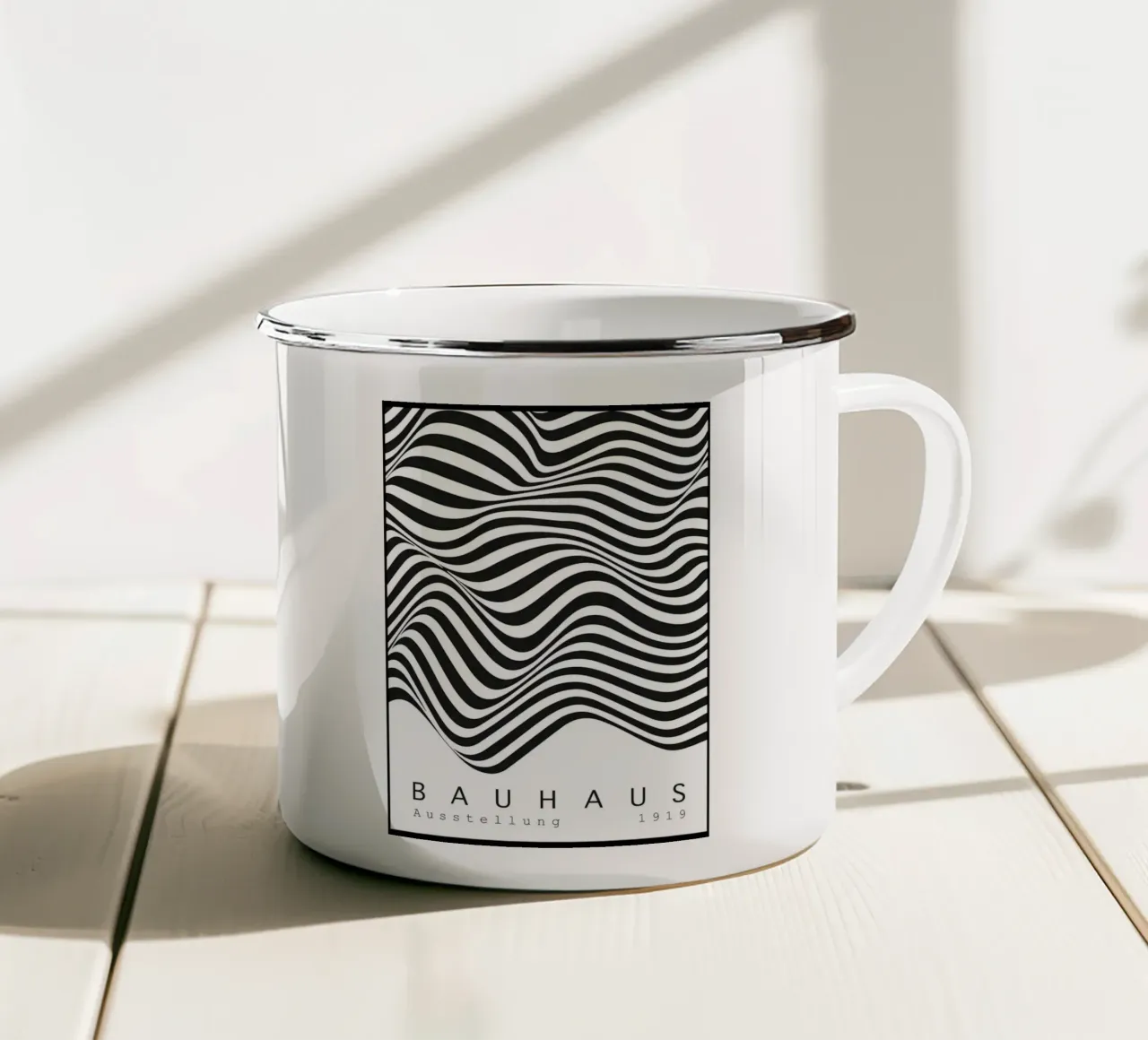 linee ondulate in bianco e nero - illusione ottica tazza in smalto da Janine P McGuire