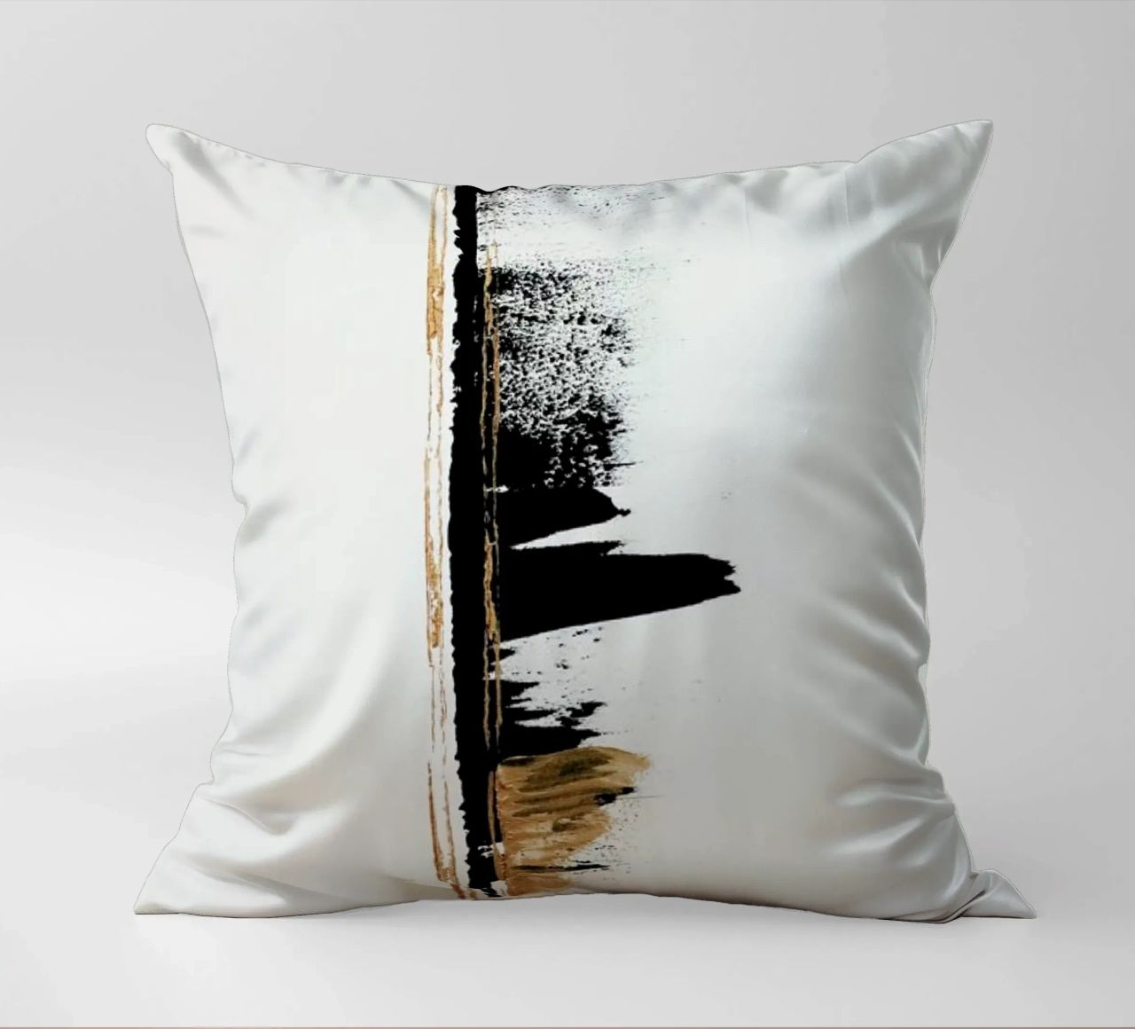 Gold And Black Minimal Abstract II cuscino da Ingrid Beddoes