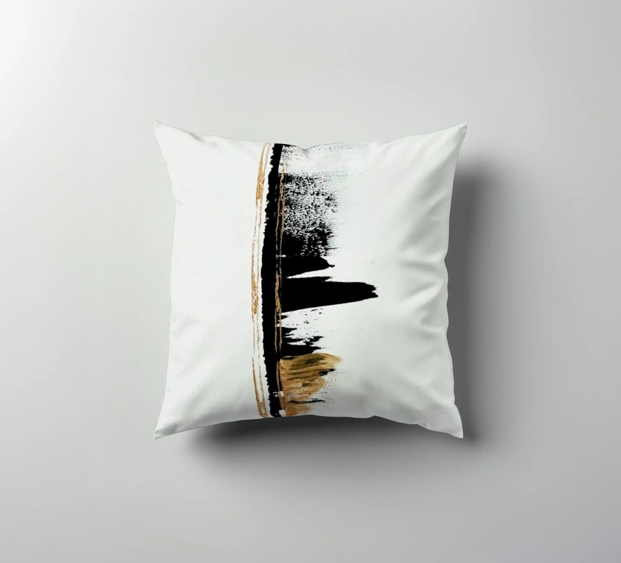 Gold And Black Minimal Abstract II cuscino da Ingrid Beddoes