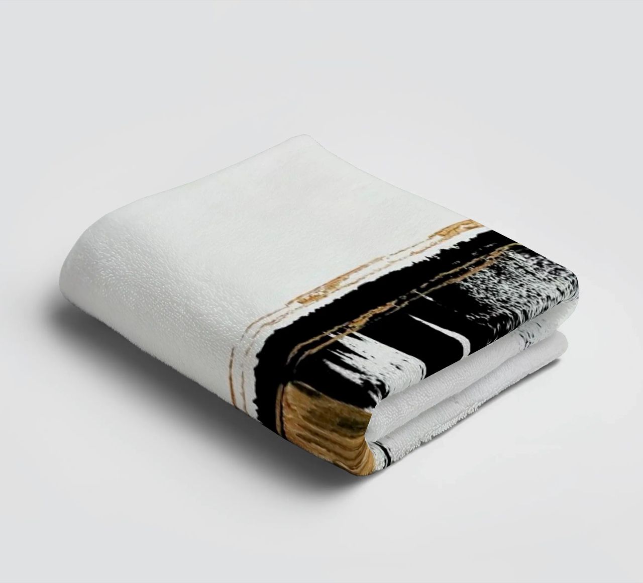 Gold And Black Minimal Abstract II asciugamano da bagno da Ingrid Beddoes