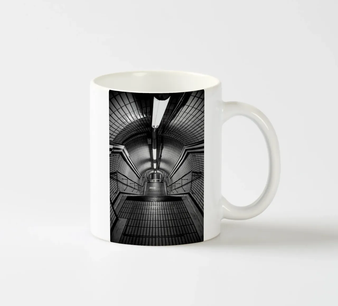 underground tazza in ceramica da Flo Klein