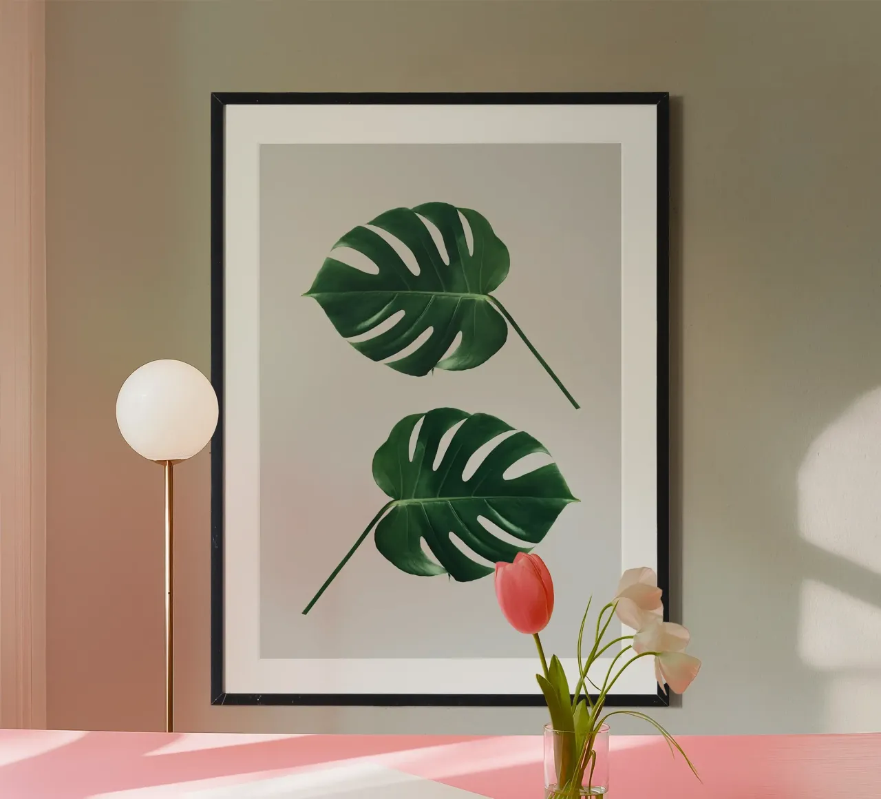 foglie di monstera poster con telaio in legno da Abstract Botanical Art
