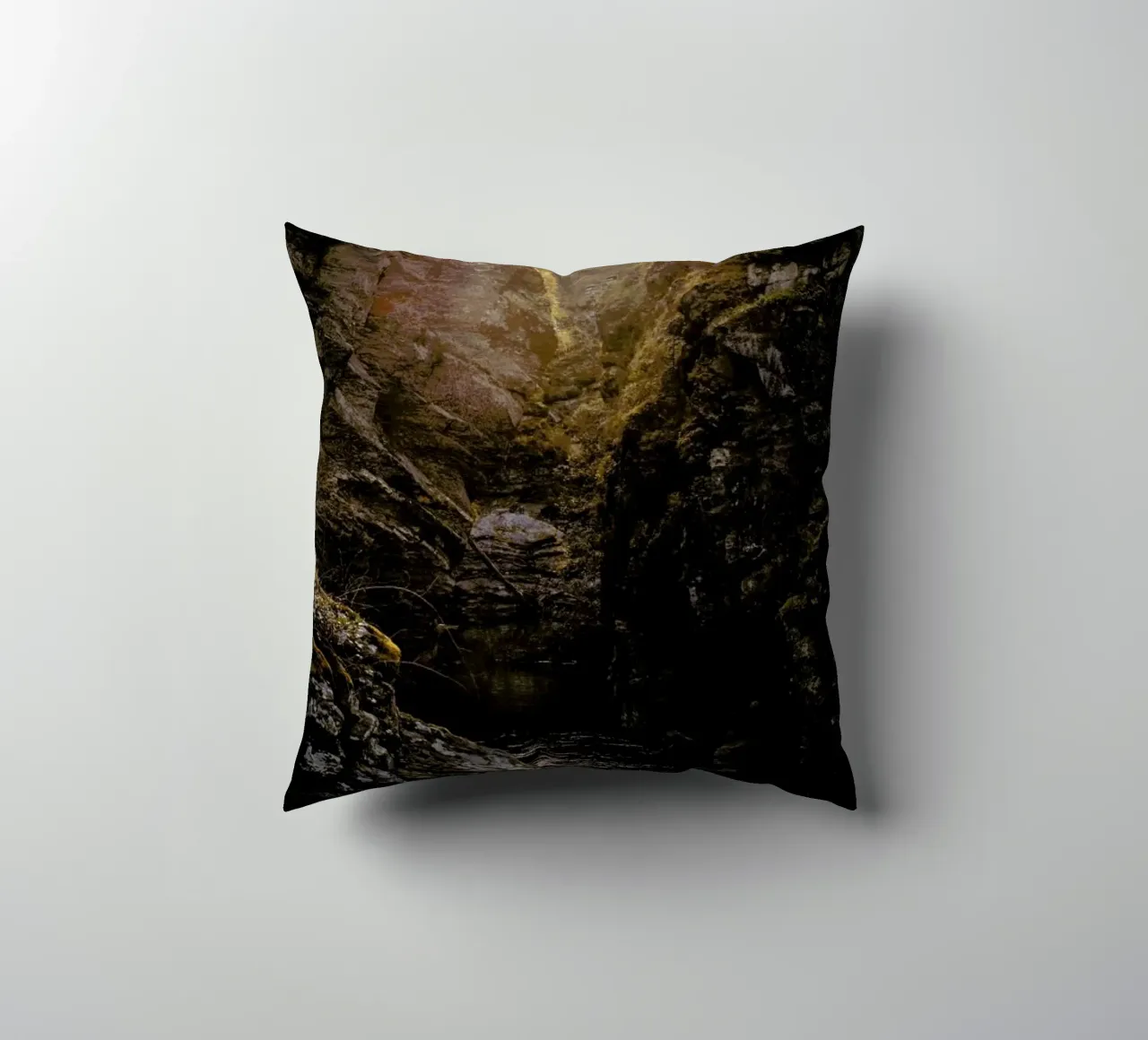 Golden Light cuscino da Ingrid Beddoes