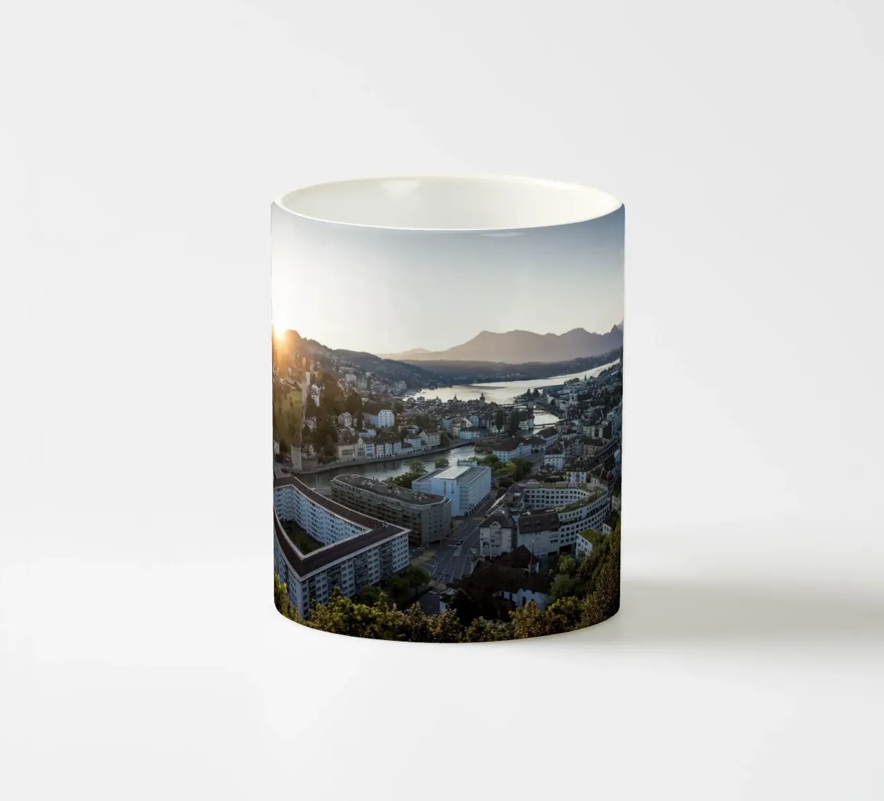 Lucerna all'alba tazza in ceramica da LucernePictures
