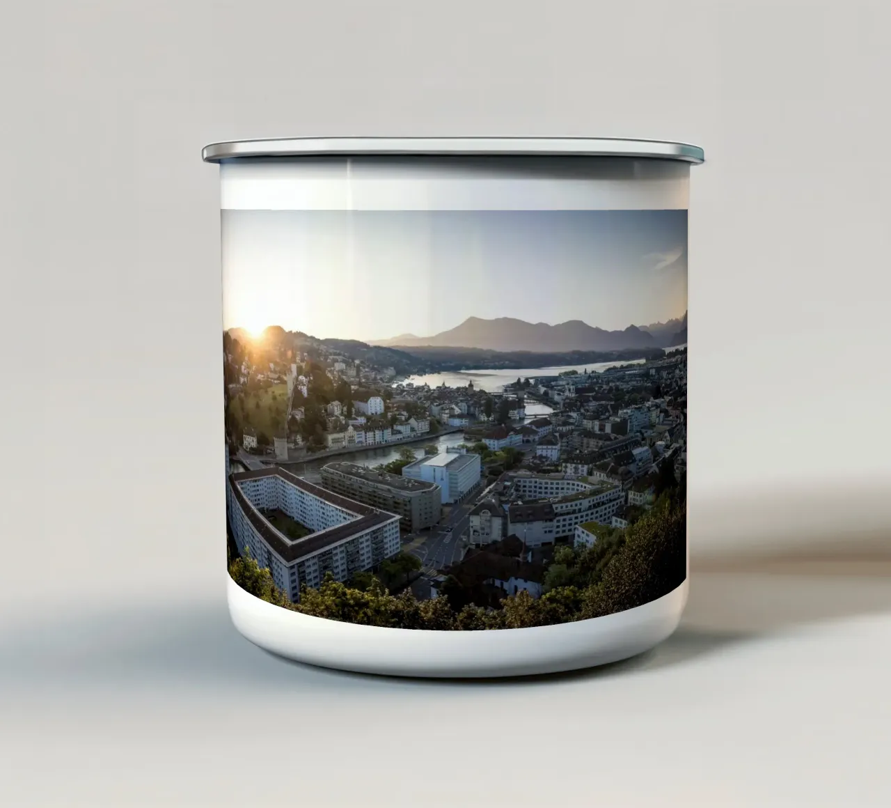 Lucerna all'alba tazza in smalto da LucernePictures